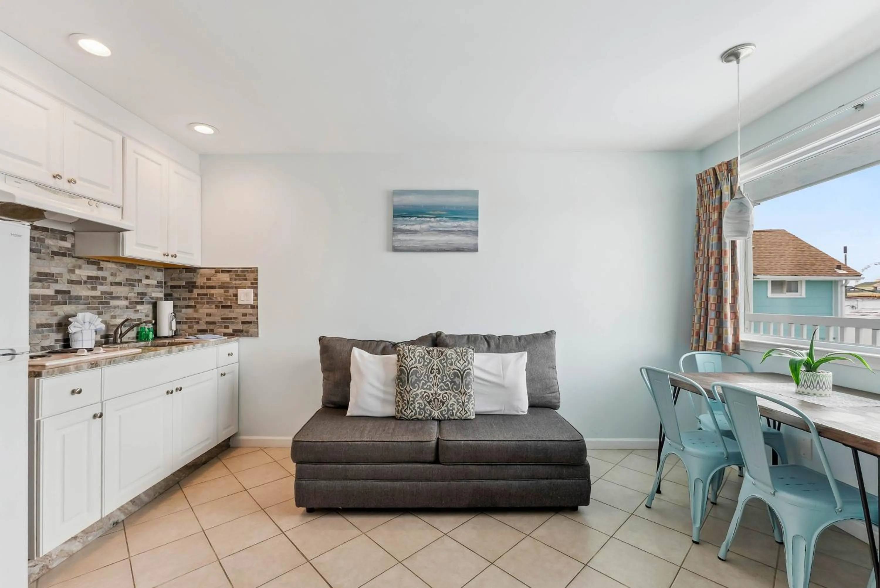 Kitchen or kitchenette in Daytona Inn and Suites