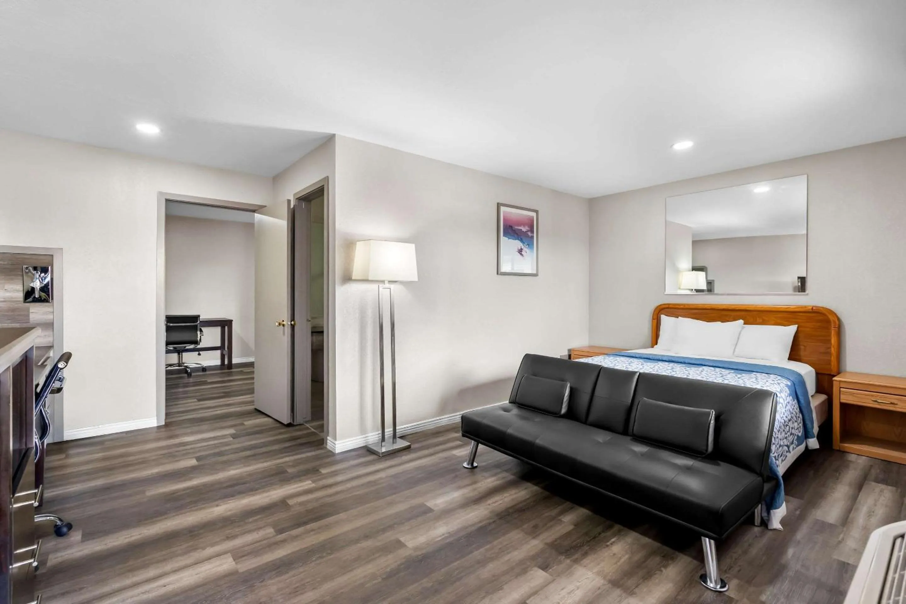 Bedroom, Bed in Econo Lodge Panguitch near Bryce Canyon