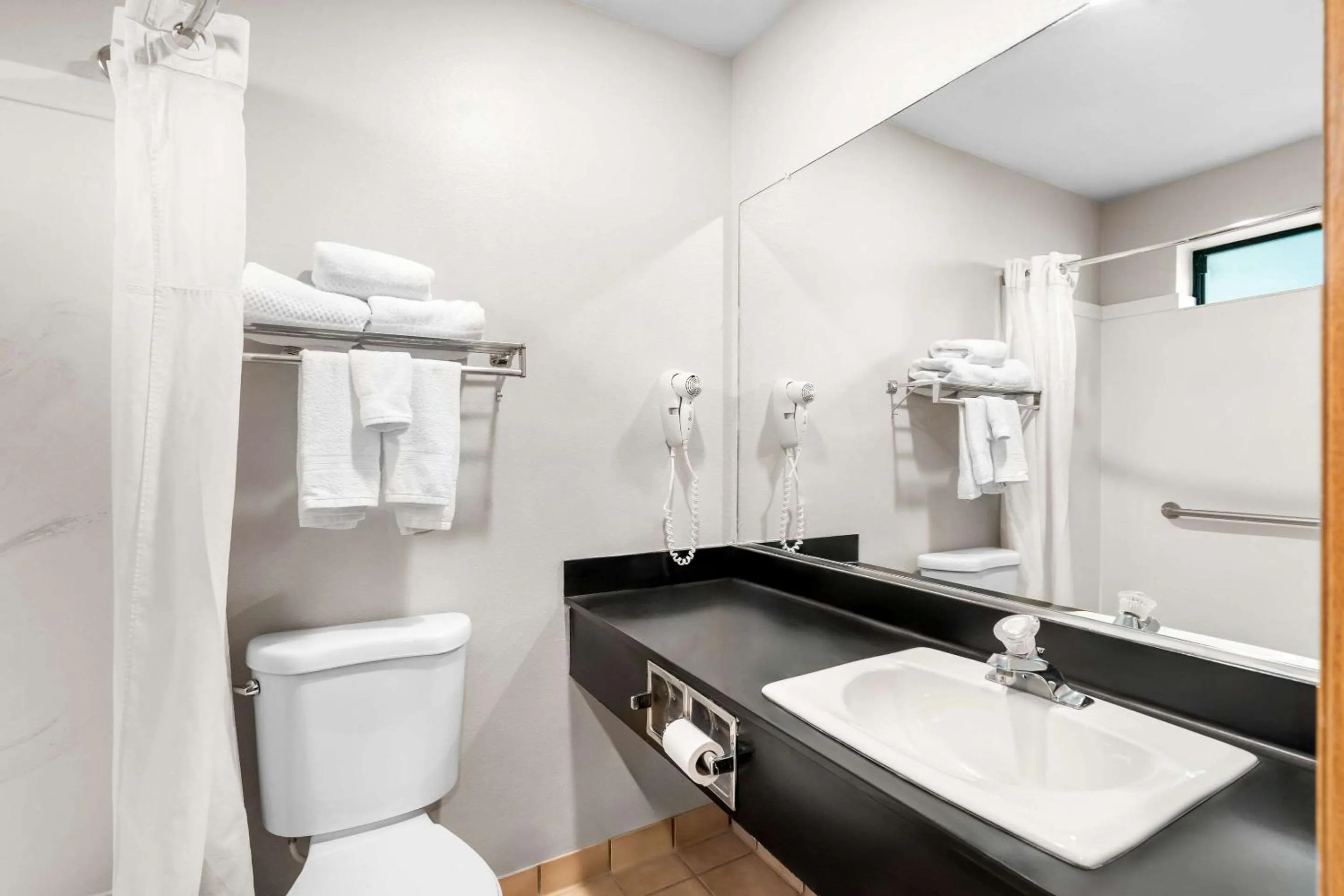 Bedroom in Econo Lodge Panguitch near Bryce Canyon