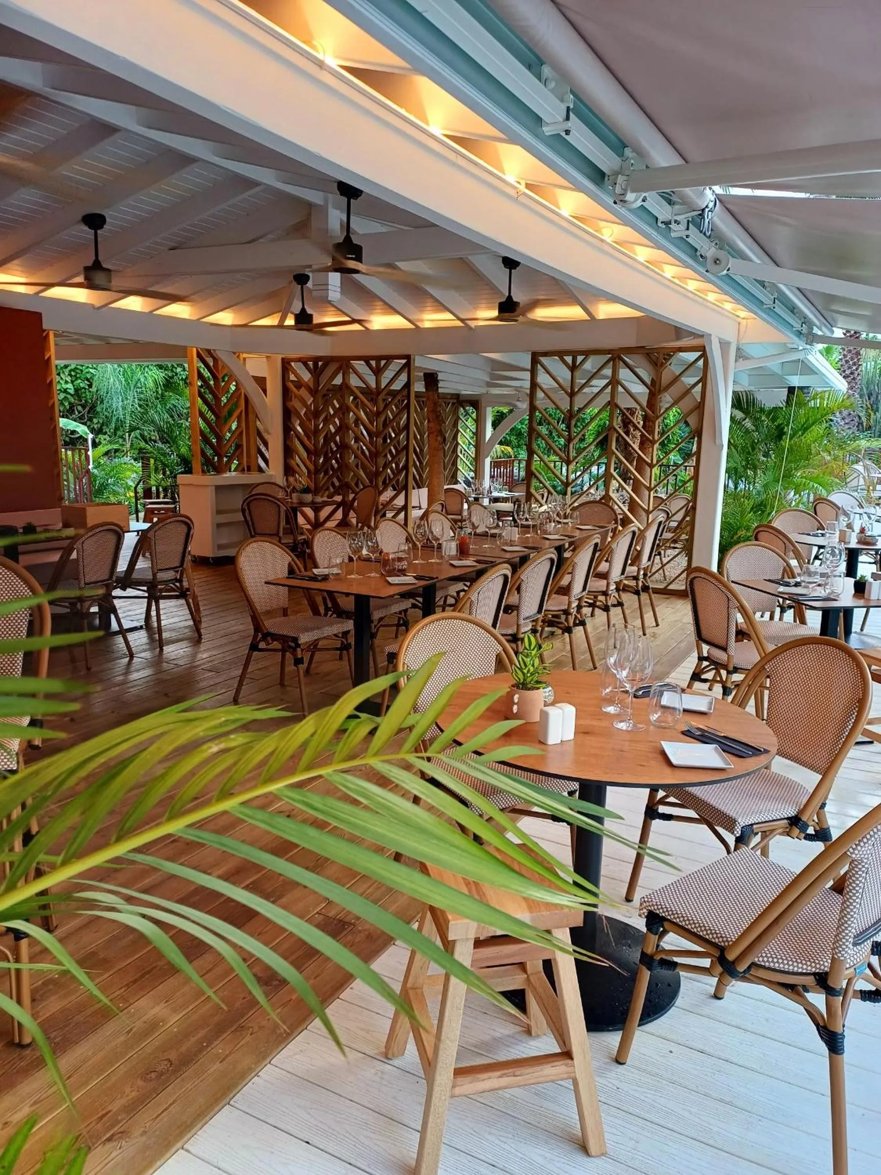 Restaurant/places to eat in Orient Bay Palm Court Residence 4 Stars