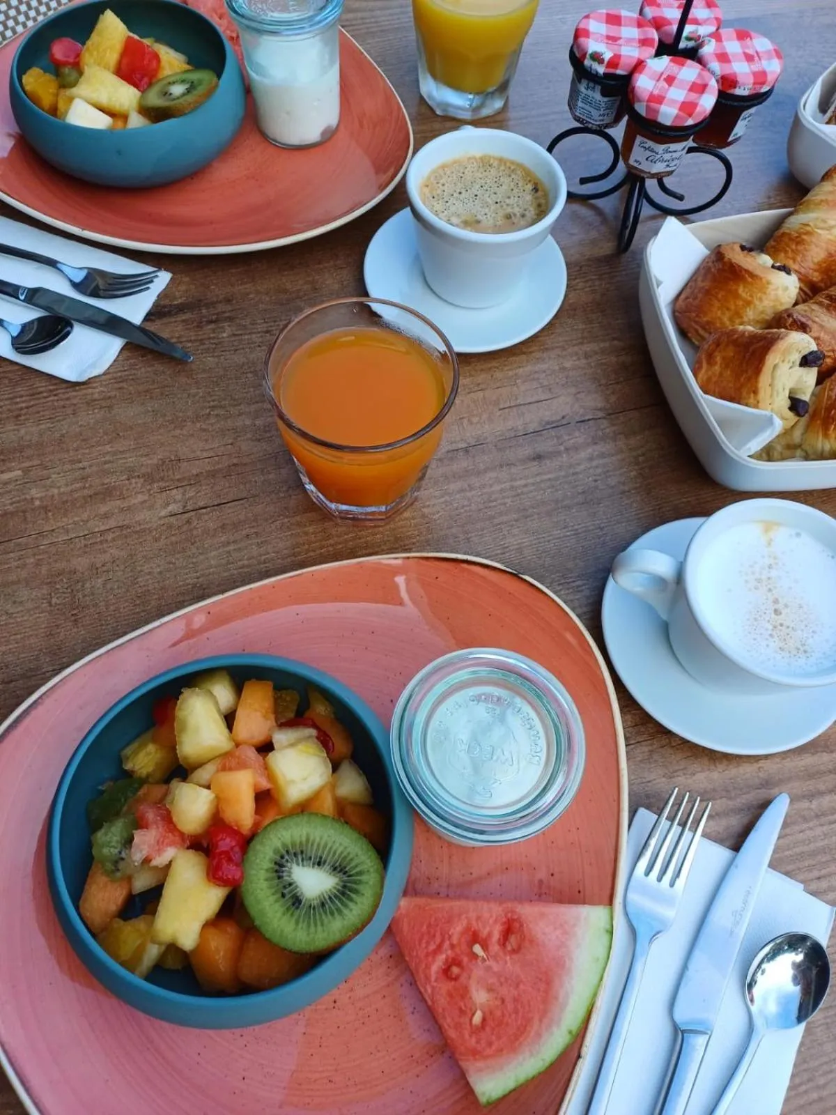 Restaurant/places to eat in Orient Bay Palm Court Residence 4 Stars