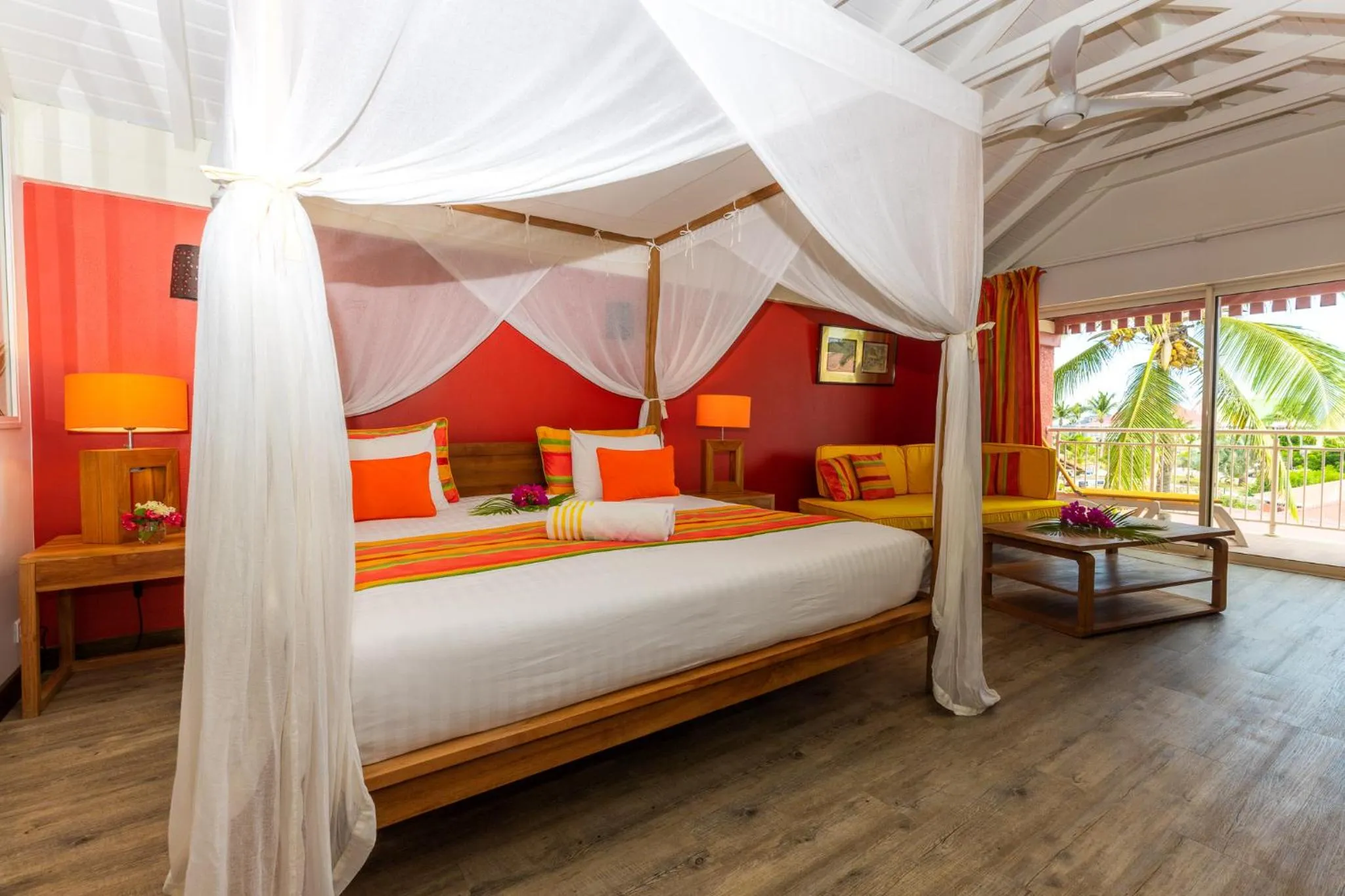 Pool view, Bed in Orient Bay Palm Court Residence 4 Stars