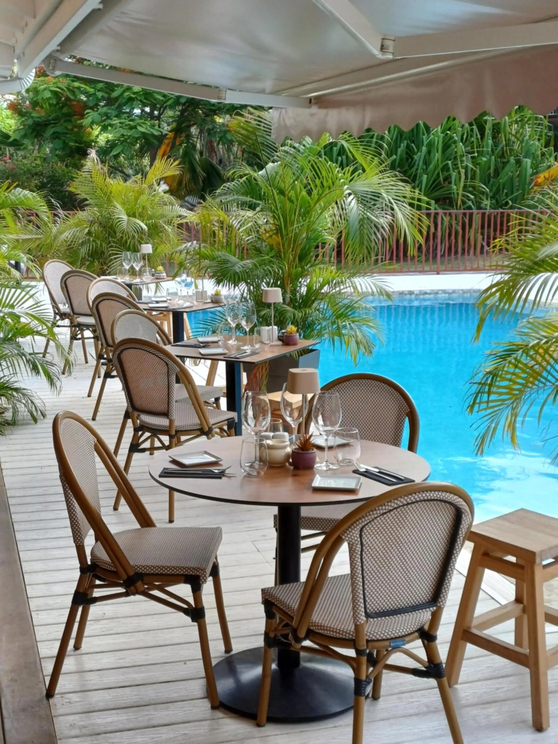 Restaurant/places to eat in Orient Bay Palm Court Residence 4 Stars