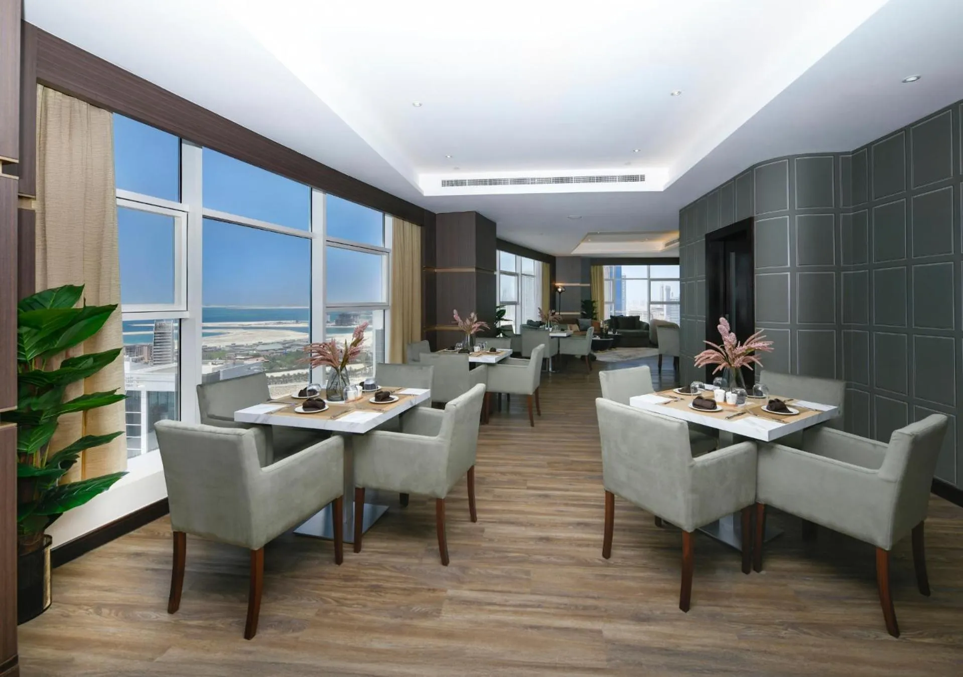 Dining area in Swiss-Belhotel Seef Bahrain