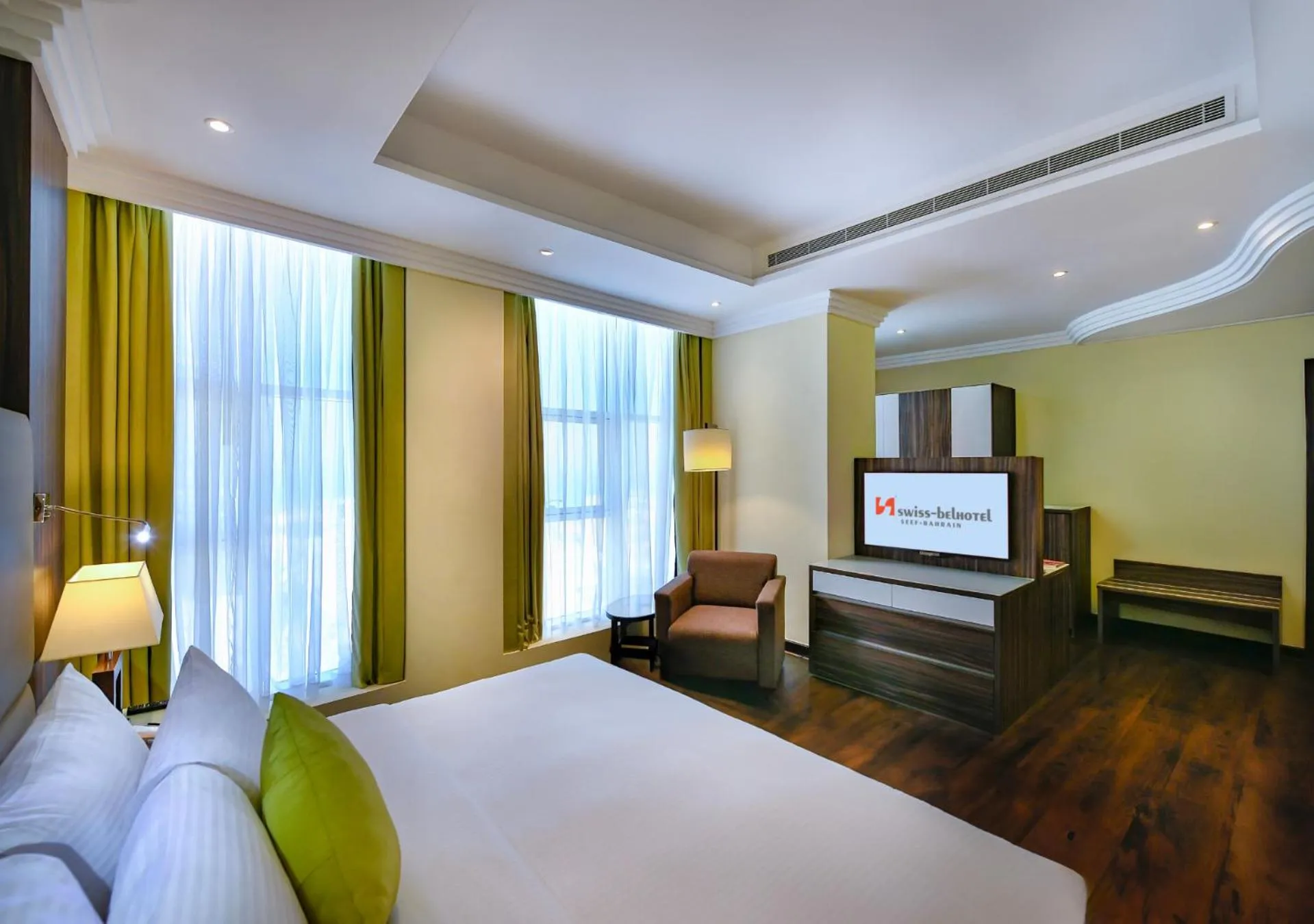 Bedroom, Bed in Swiss-Belhotel Seef Bahrain