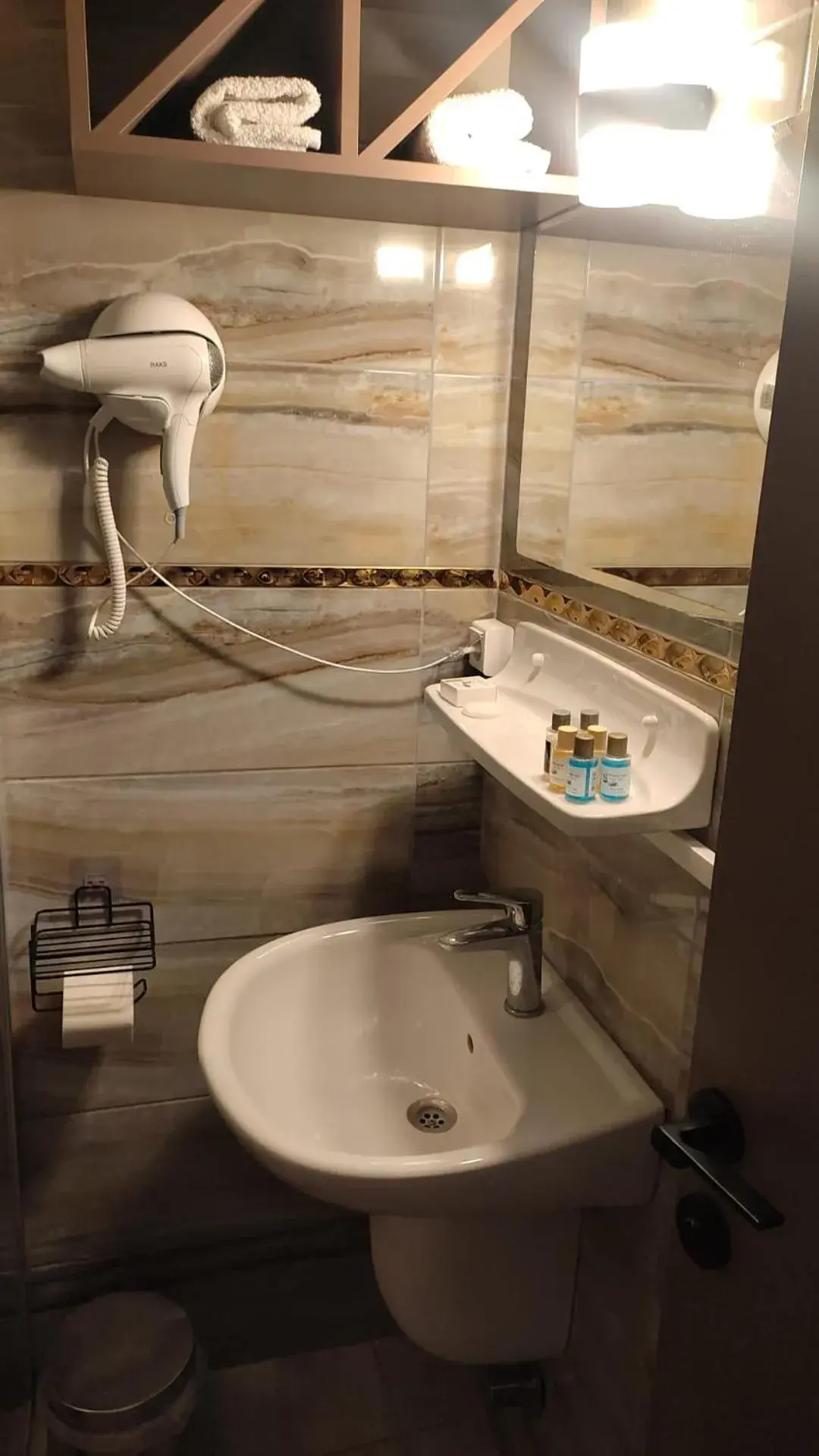 Budget Double Room - single occupancy in Vois Kemer Hotel Budget Double Room - single occupancy in Vois Kemer Hotel