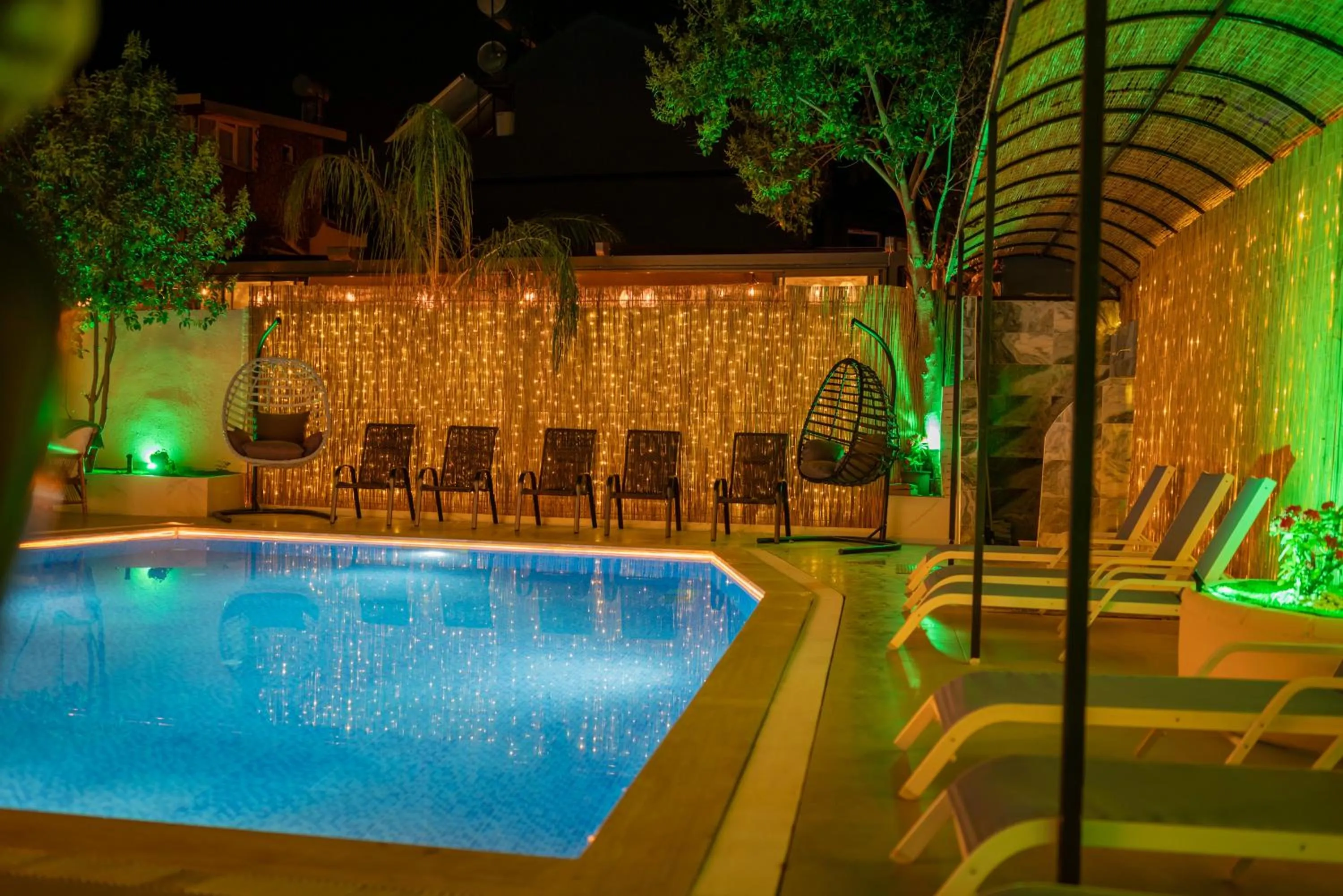 Lounge or bar, Swimming Pool in Arikan Inn Hotel