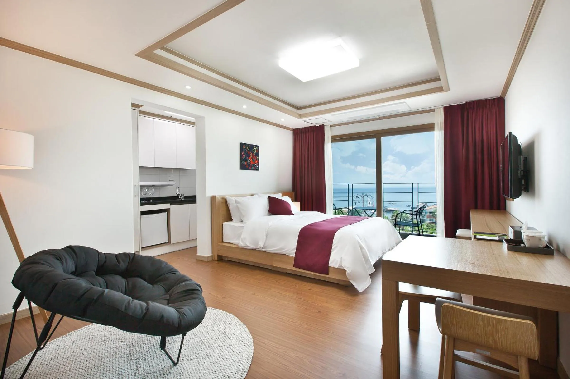 Photo of the whole room, Bed in Familia Hotel