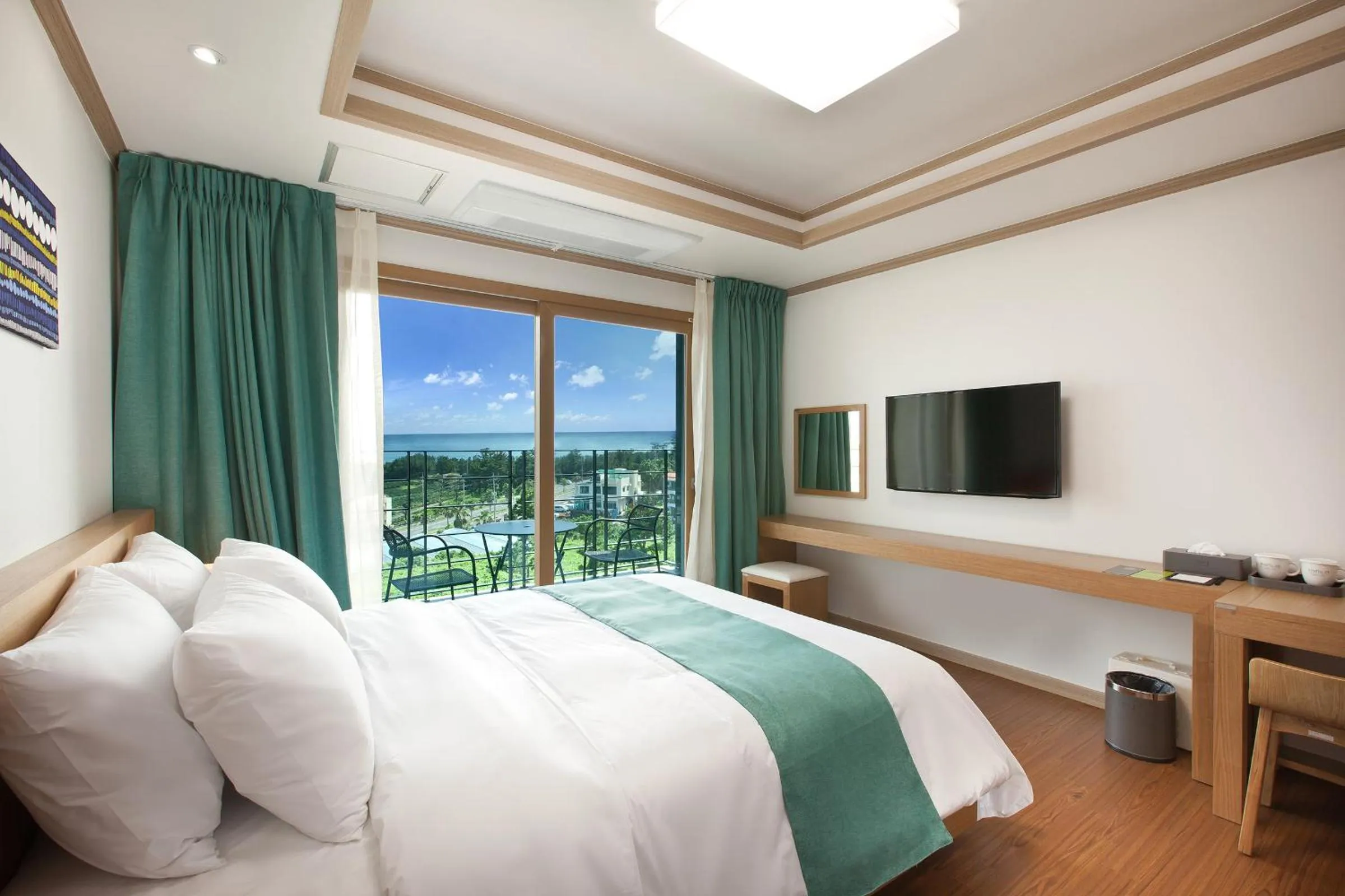 Balcony/Terrace, Bed in Familia Hotel