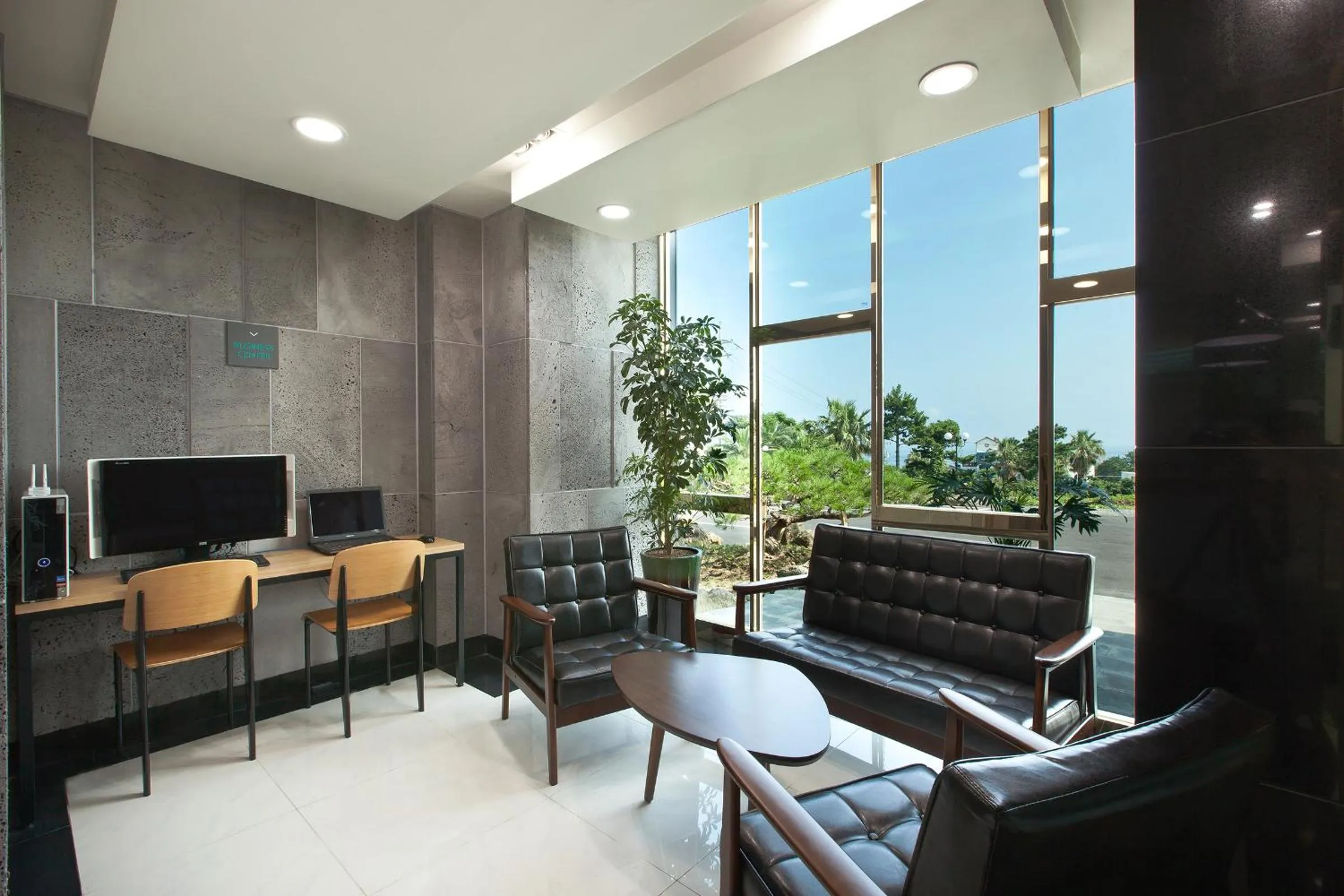 Business facilities in Familia Hotel
