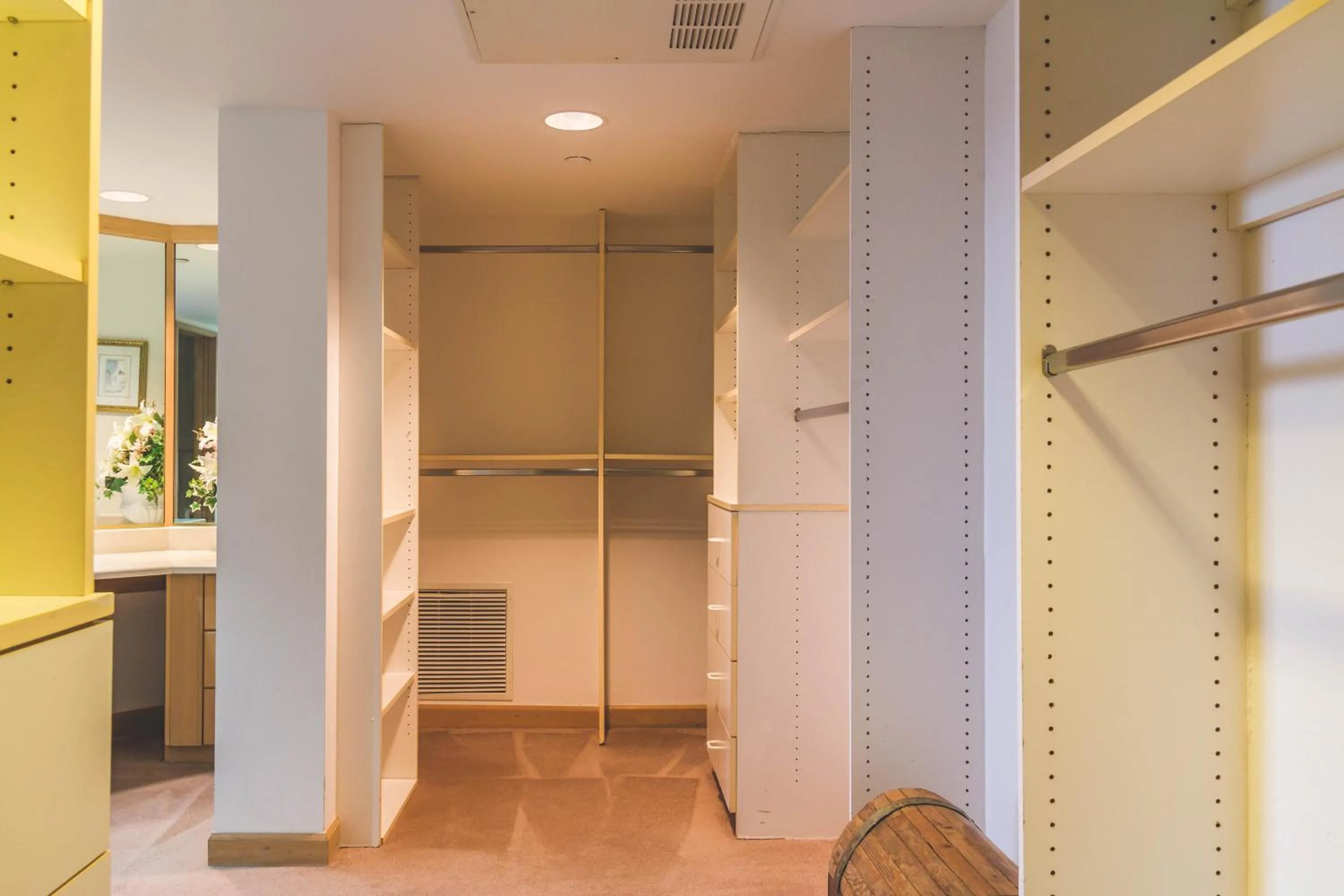 Area and facilities in Alupang Beach Tower