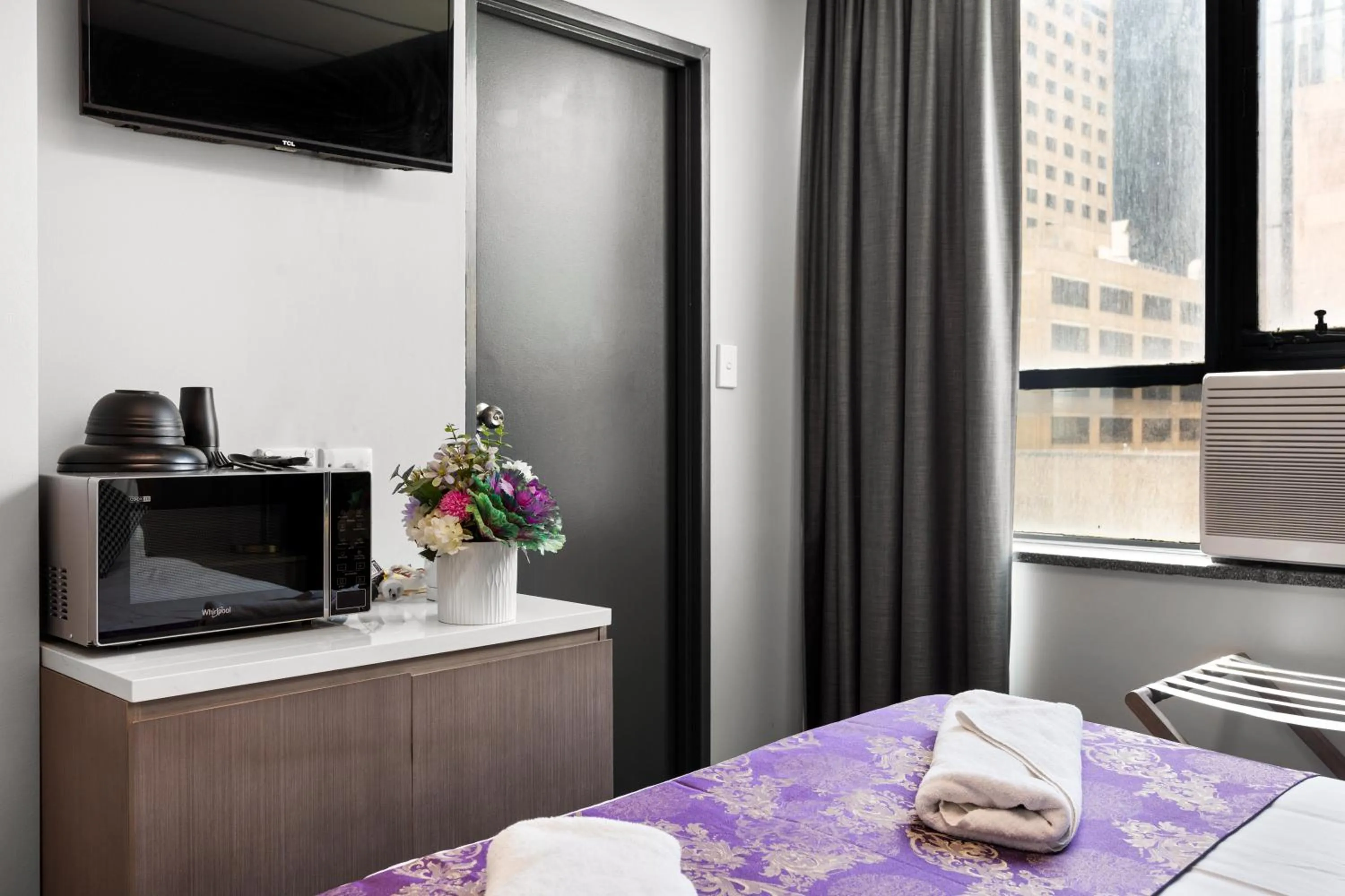 Photo of the whole room, Bed in Cosmo on Bank