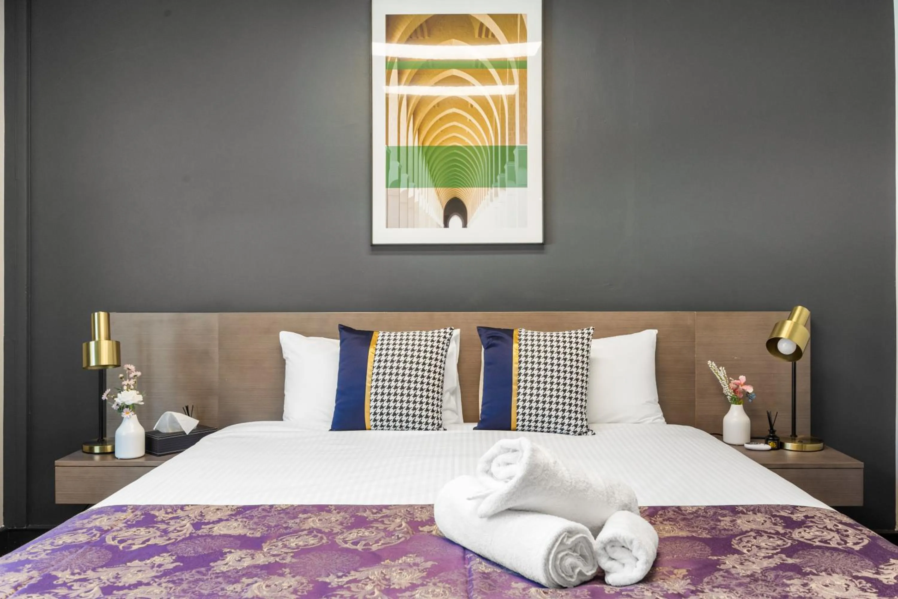 Bed in Eminence on Bank