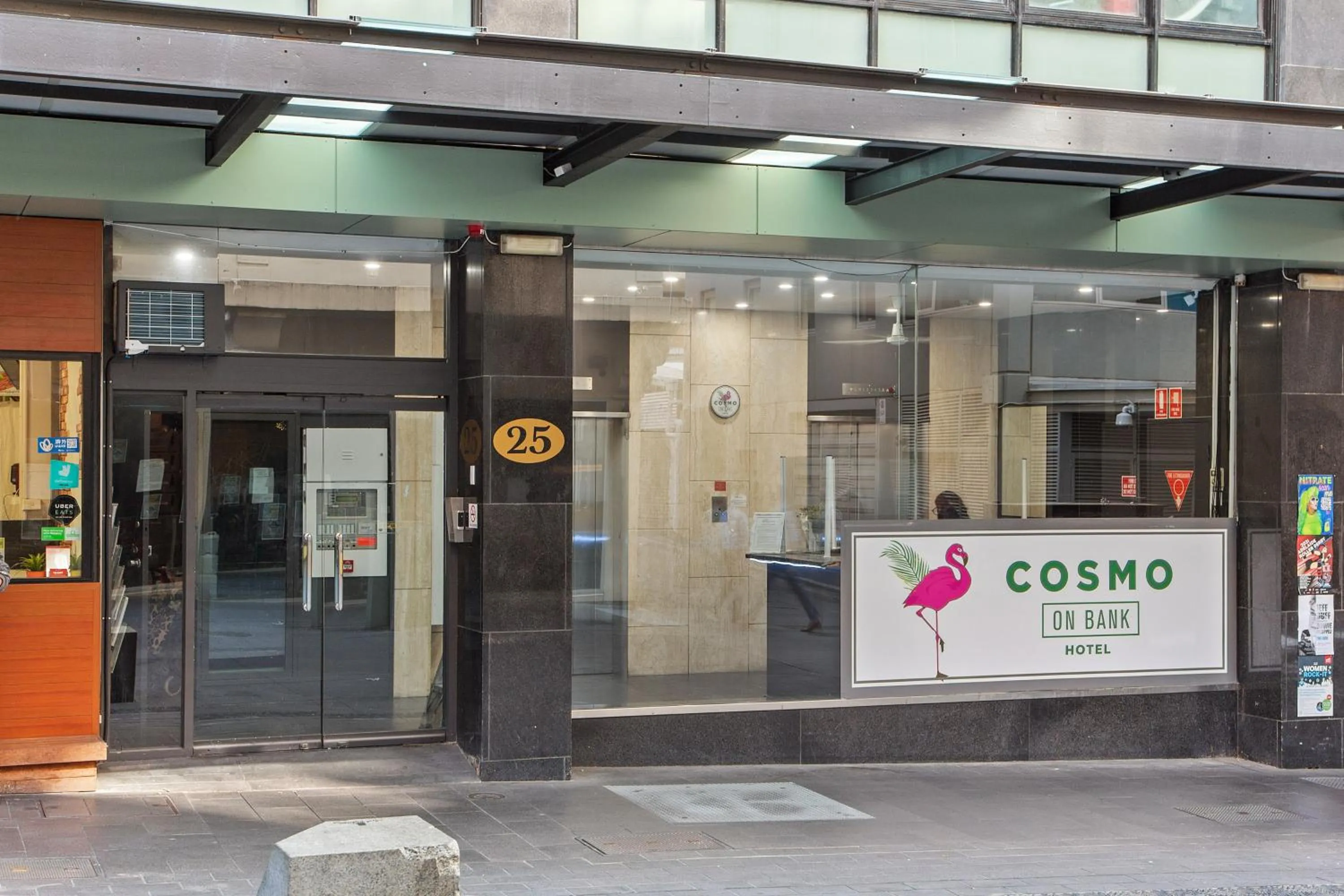 Property building in Cosmo on Bank