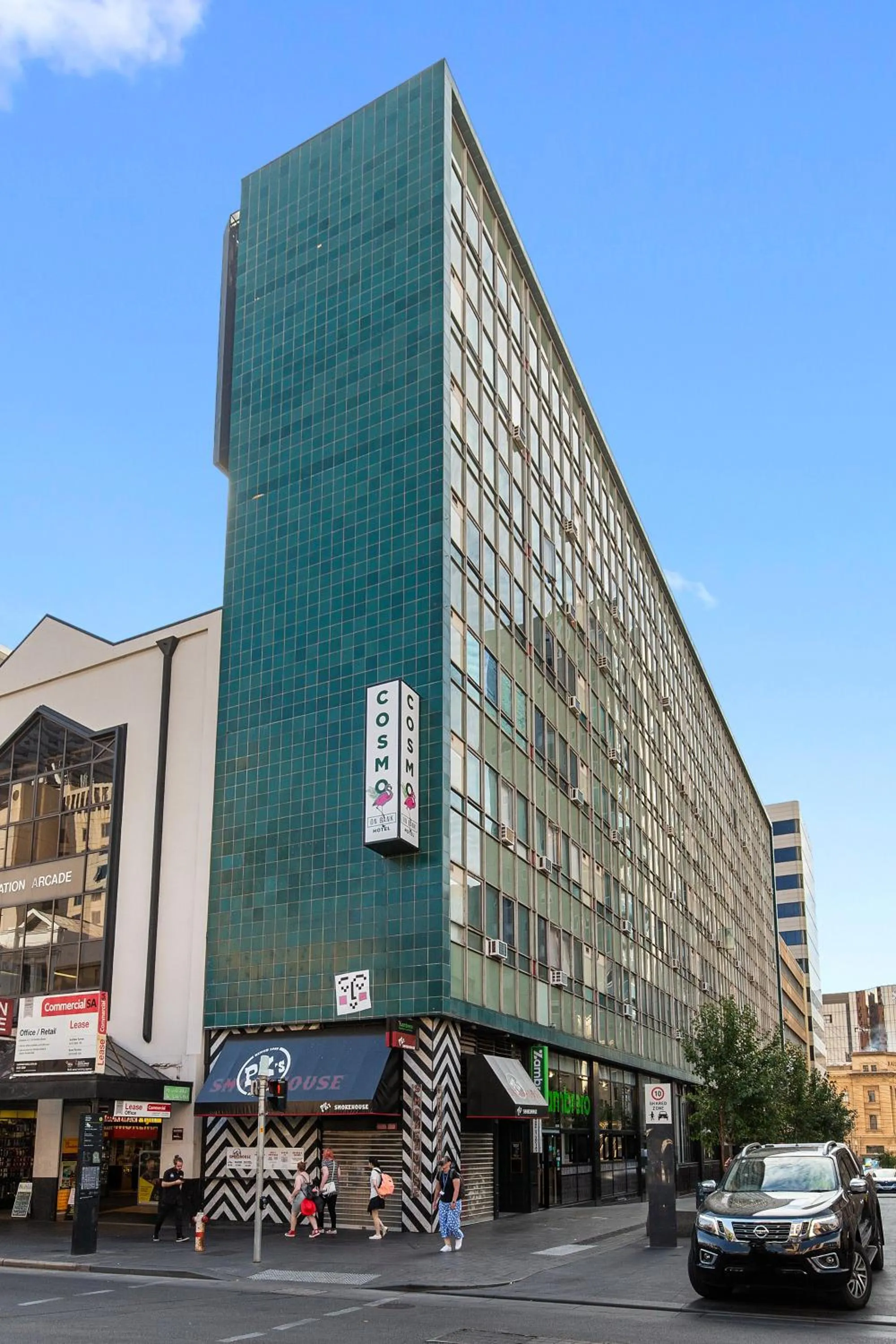 Property building in Cosmo on Bank