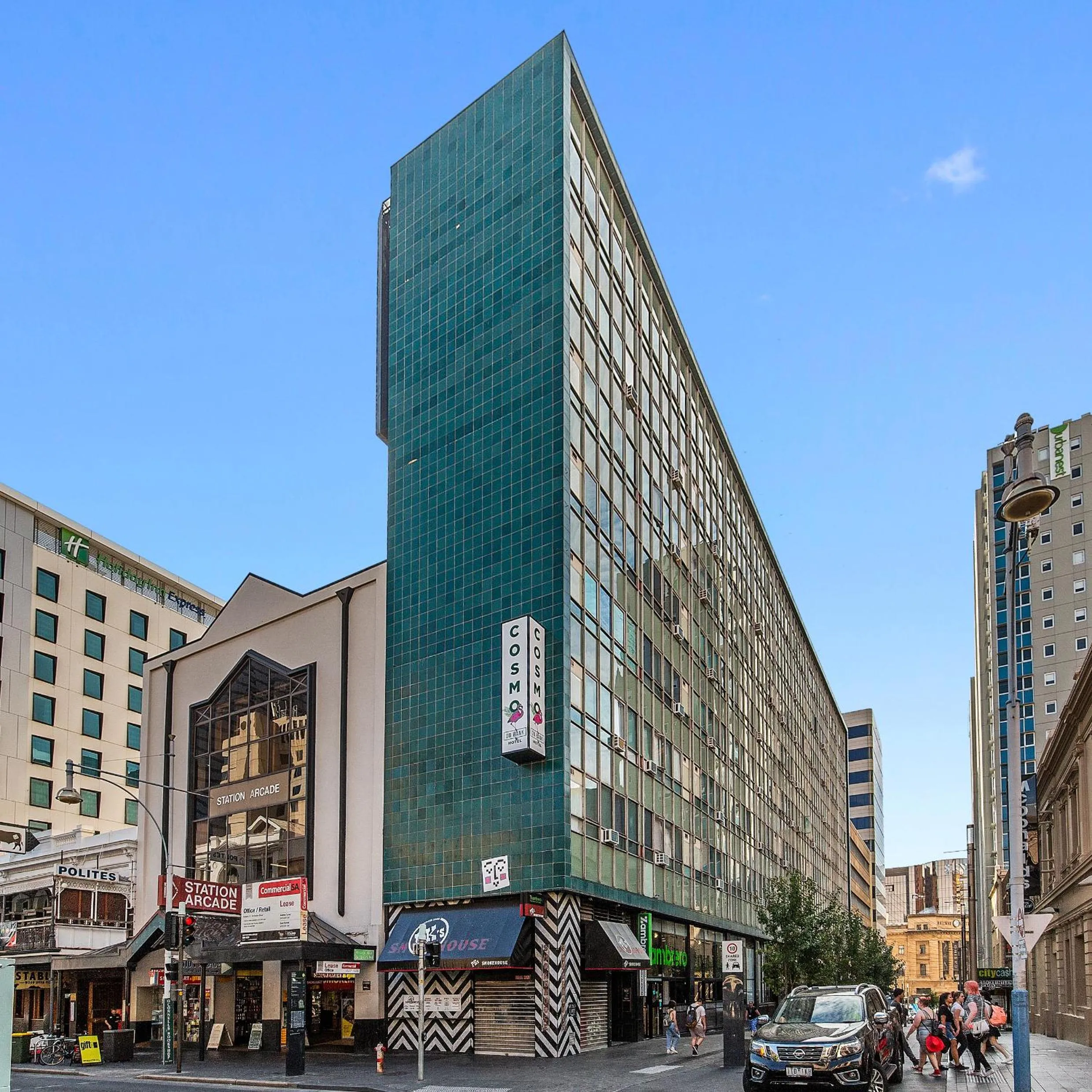 Property building in Cosmo on Bank