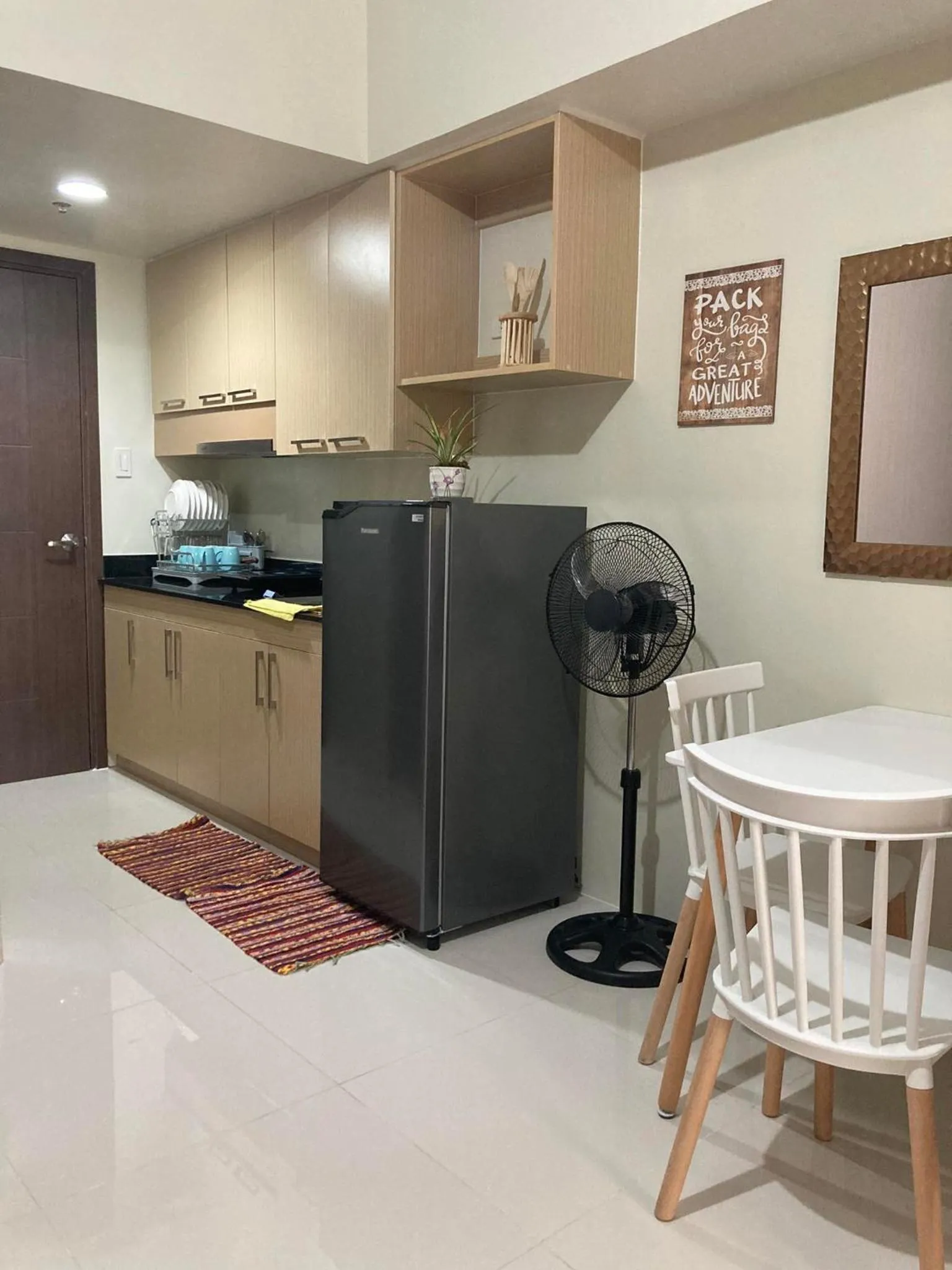 Kitchen or kitchenette in Brenthill Condominium