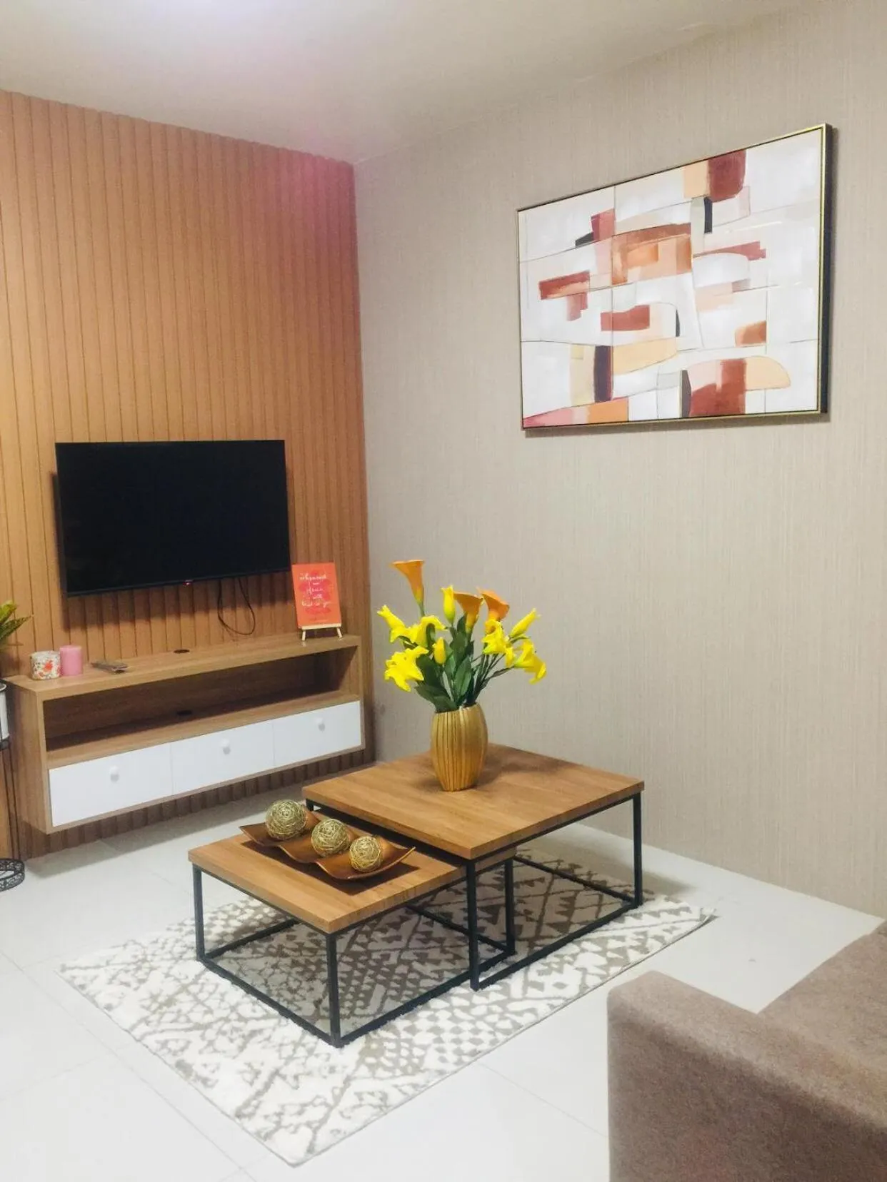 TV and multimedia in Brenthill Condominium