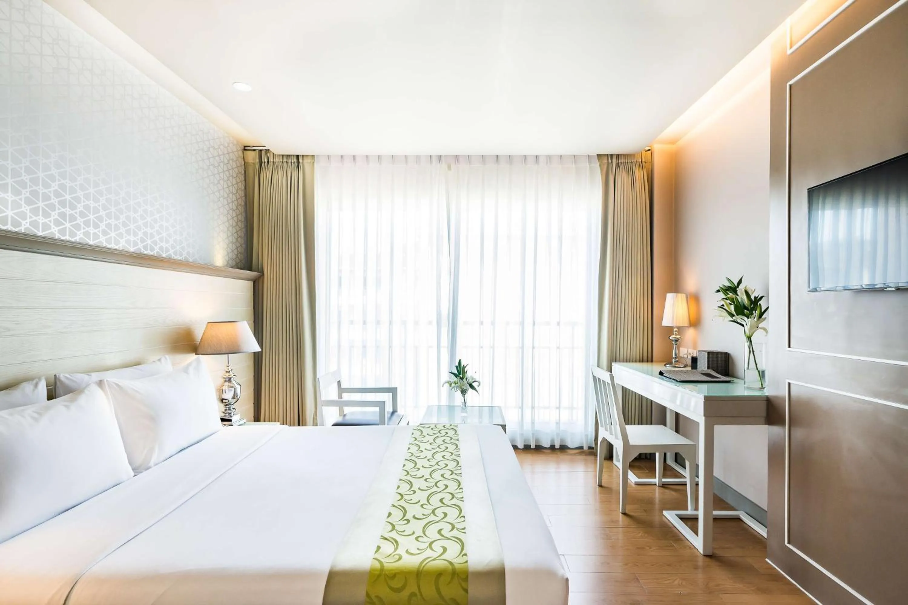 Bedroom, Bed in Best Western Patong Beach