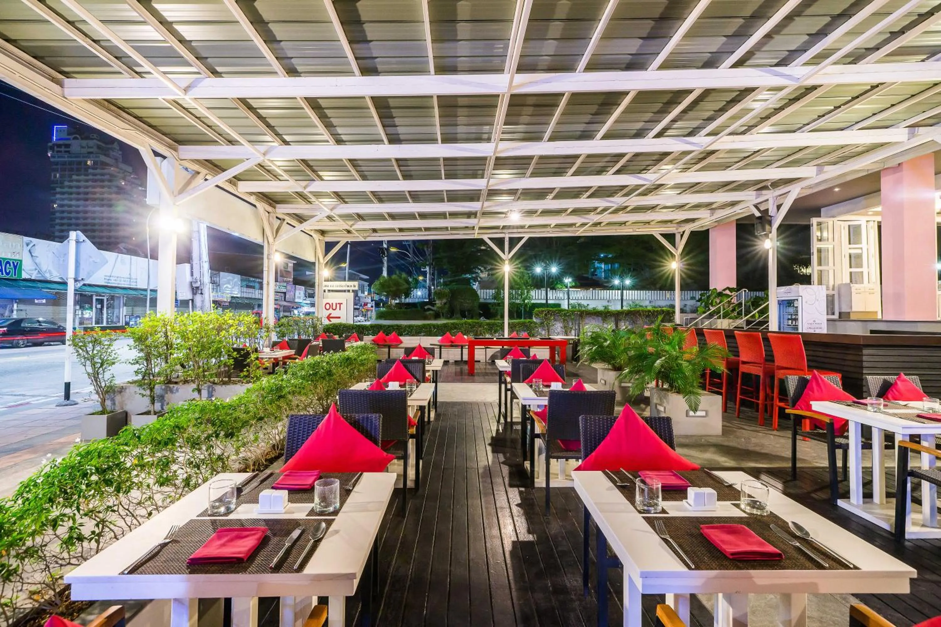 Restaurant/places to eat in Best Western Patong Beach