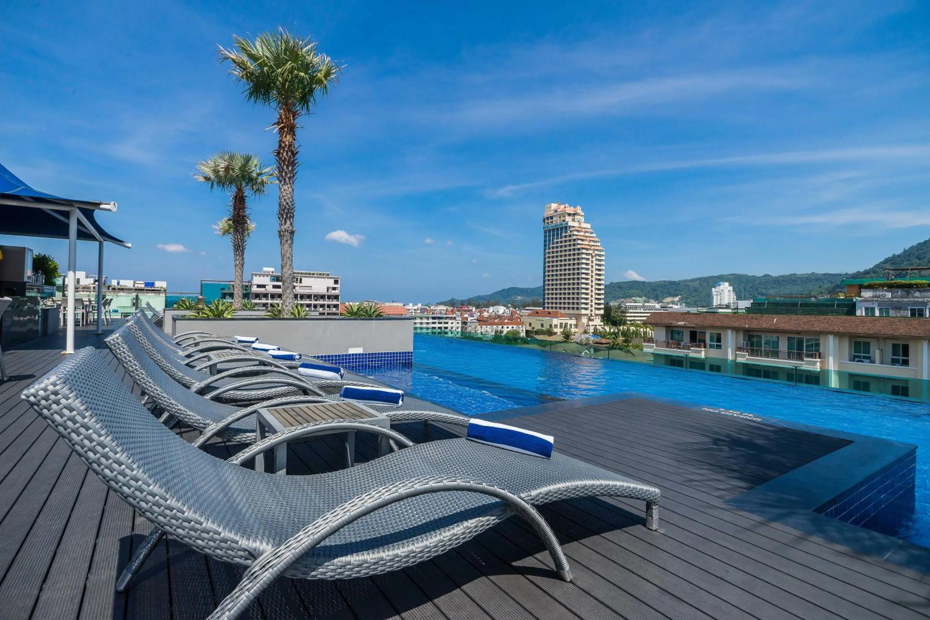 Swimming pool in Best Western Patong Beach