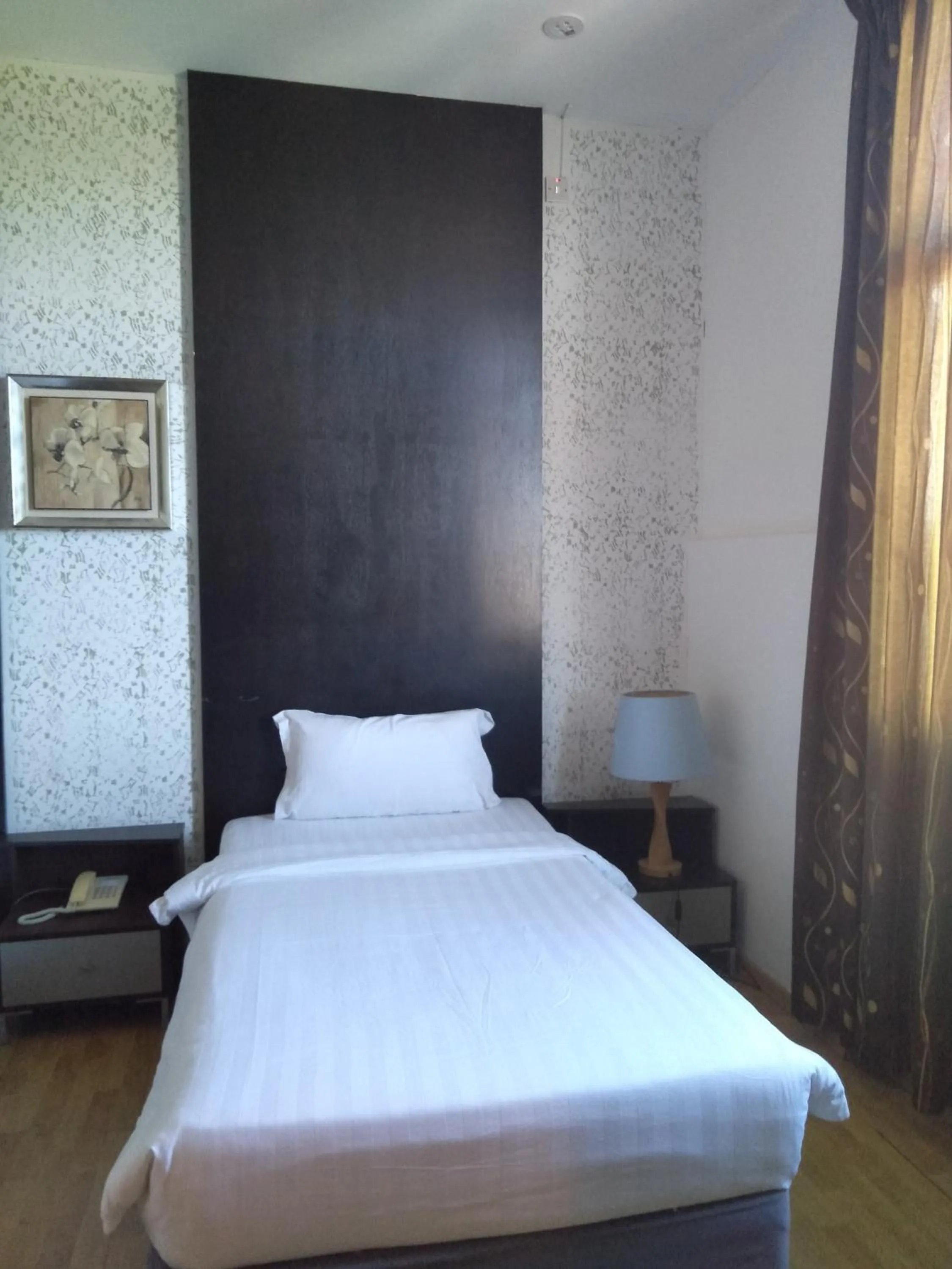 Bed in Ginasuite Hotel