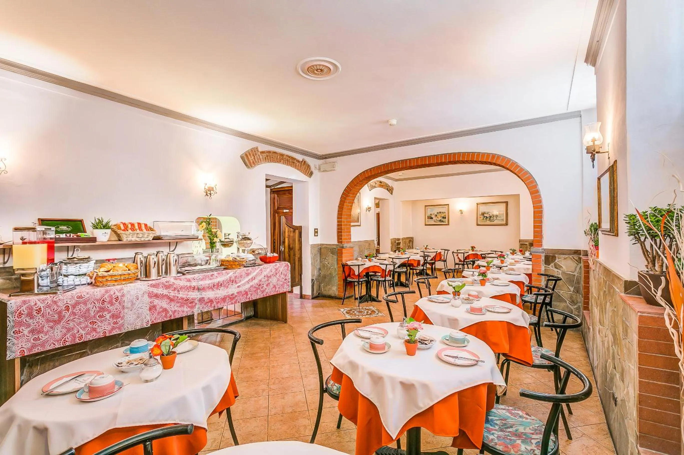 Continental breakfast in Hotel Arno Bellariva