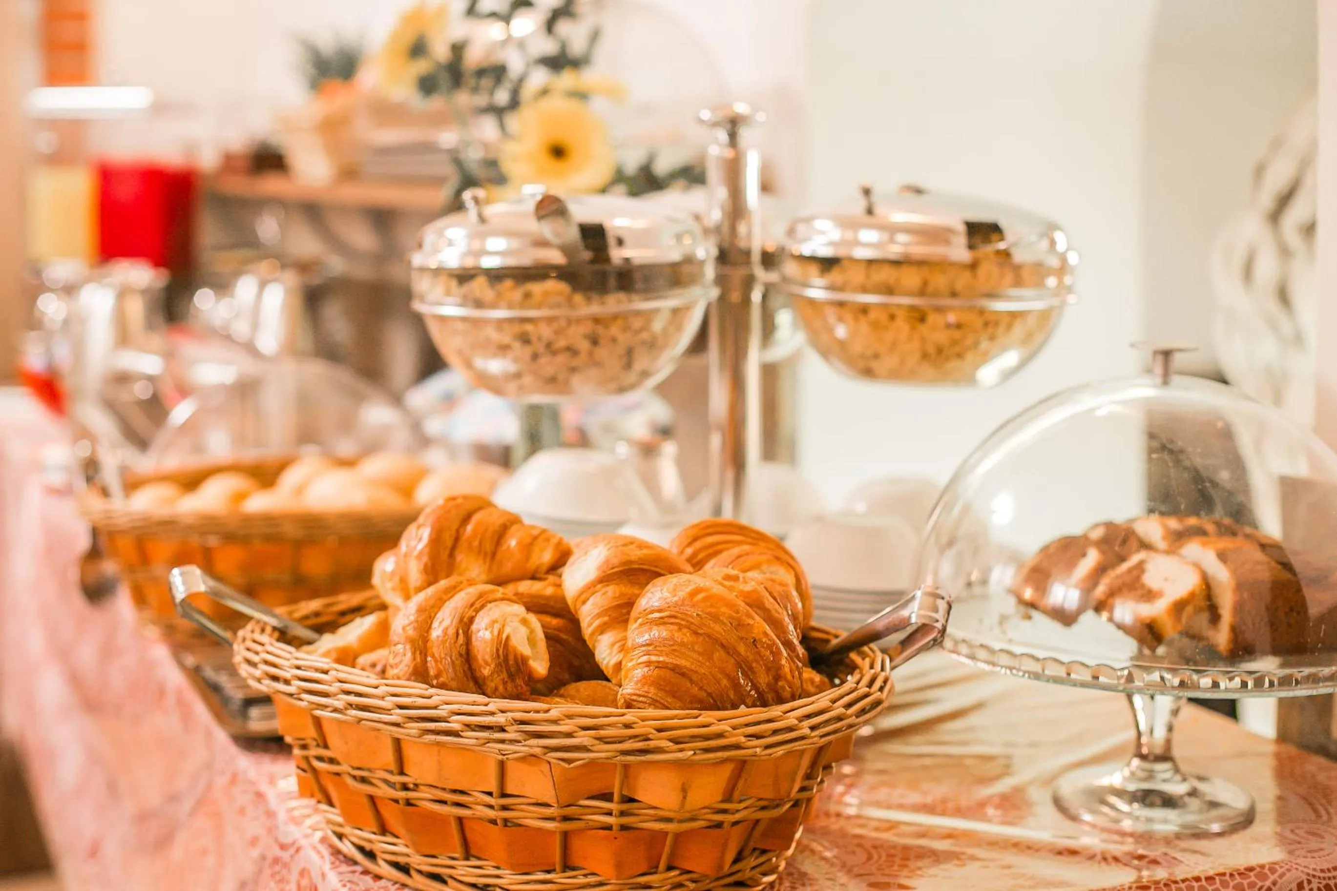 Continental breakfast in Hotel Arno Bellariva