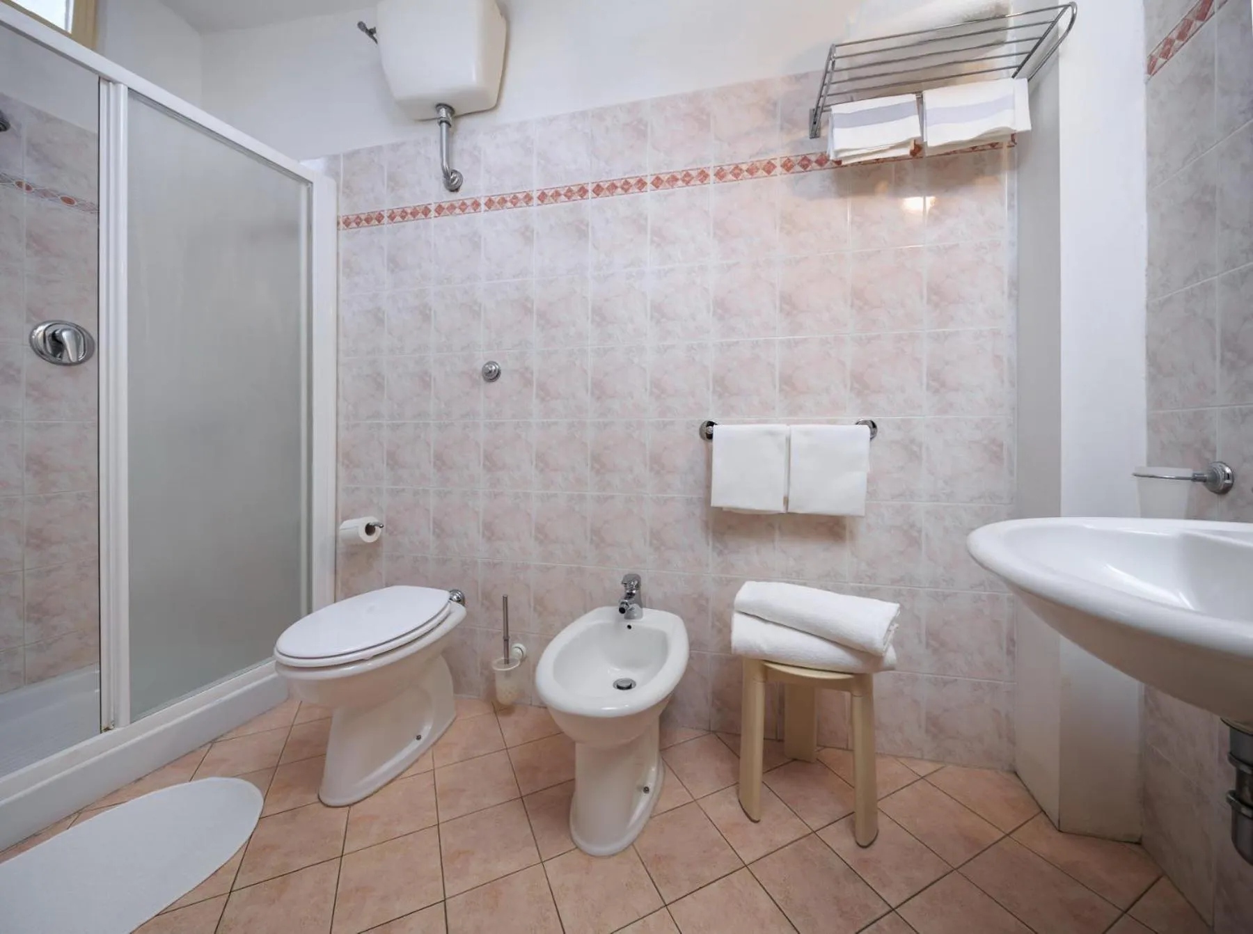 Bathroom in Hotel Arno Bellariva