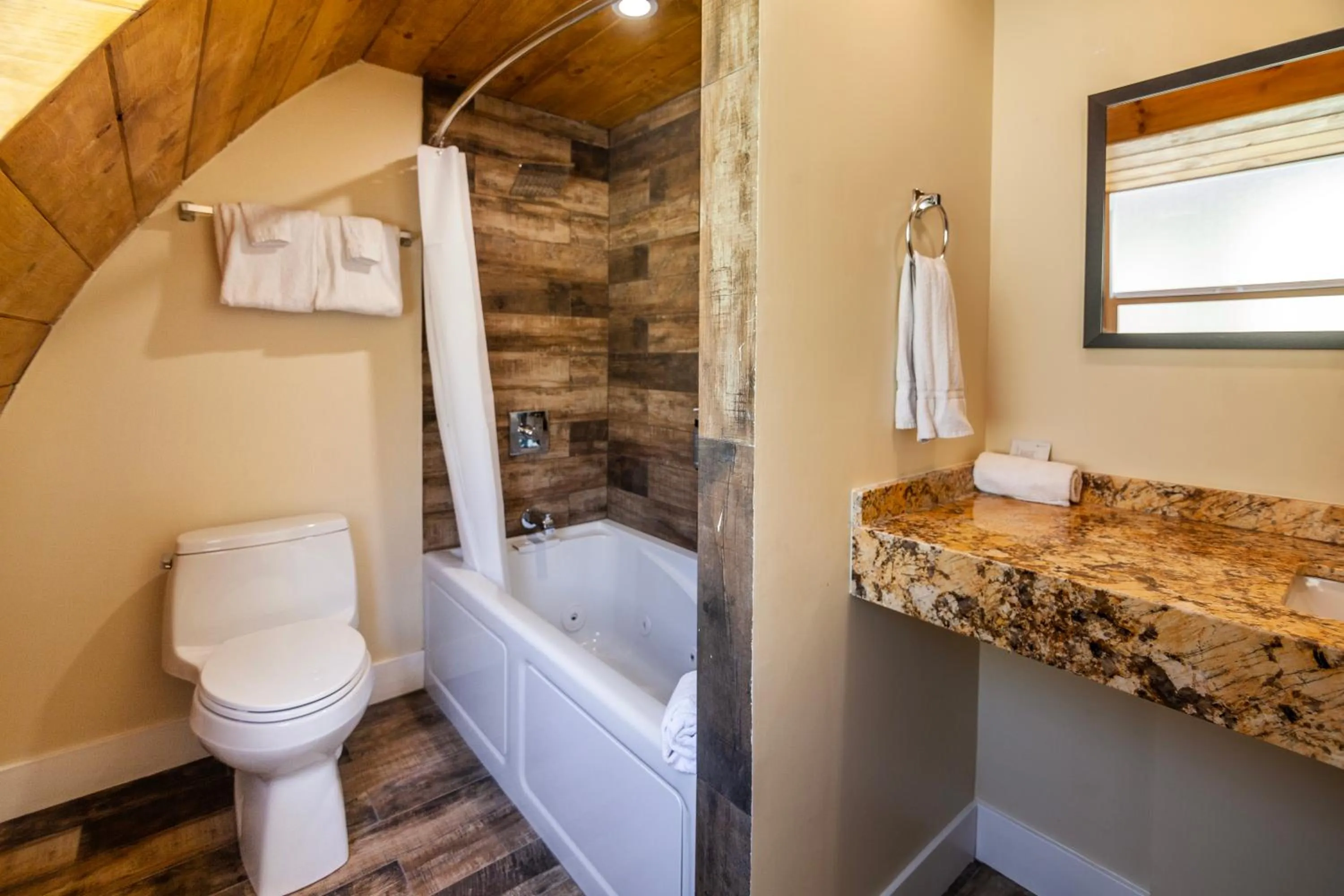 Bathroom in Tahquitz Pines Retreat