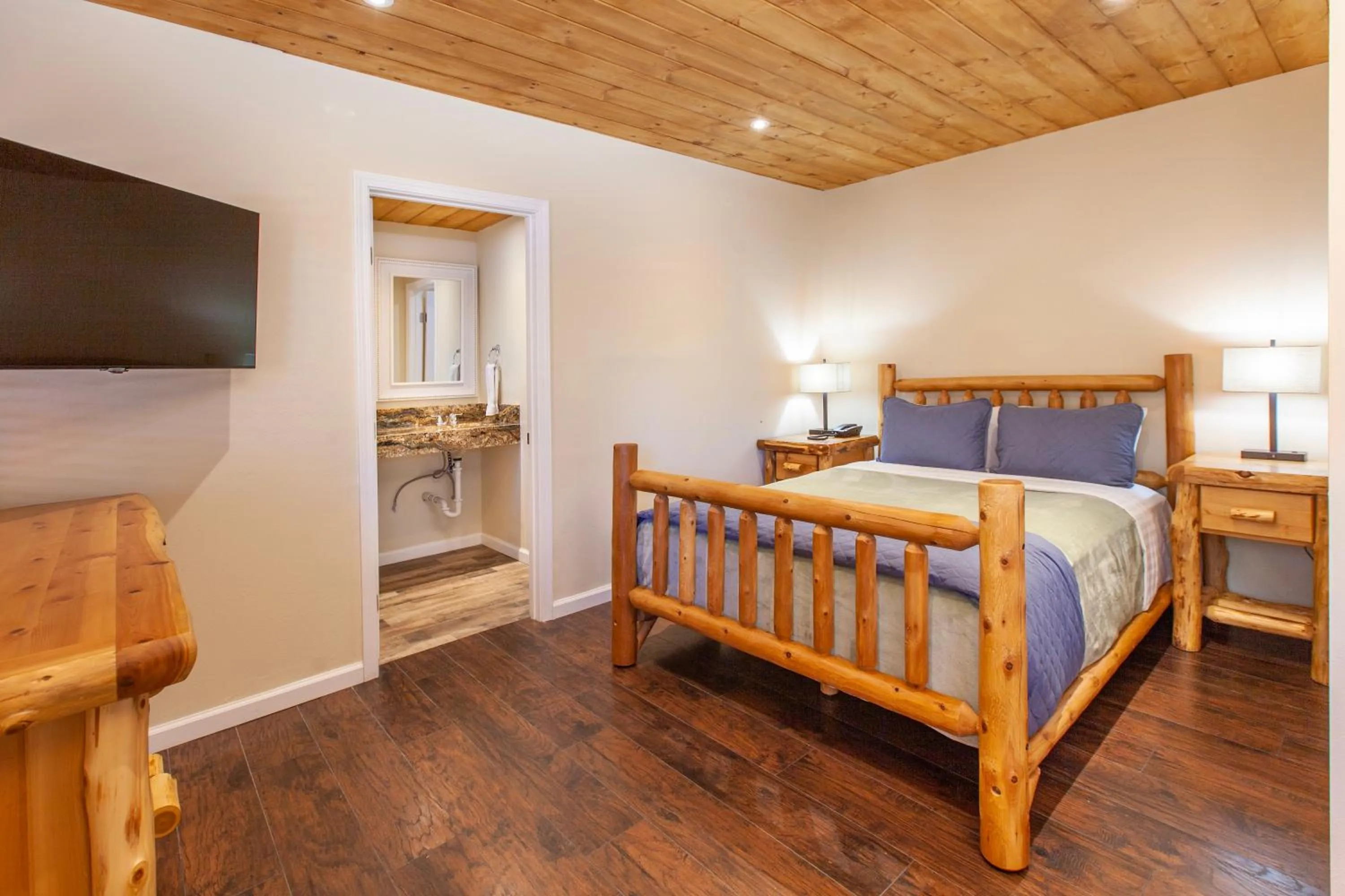 Bed in Tahquitz Pines Retreat