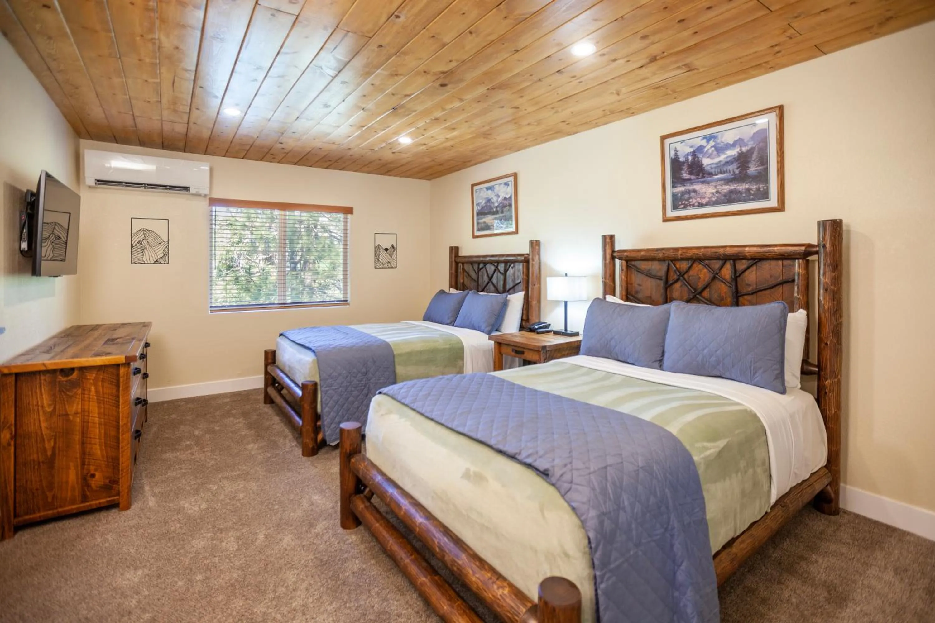 Bed in Tahquitz Pines Retreat