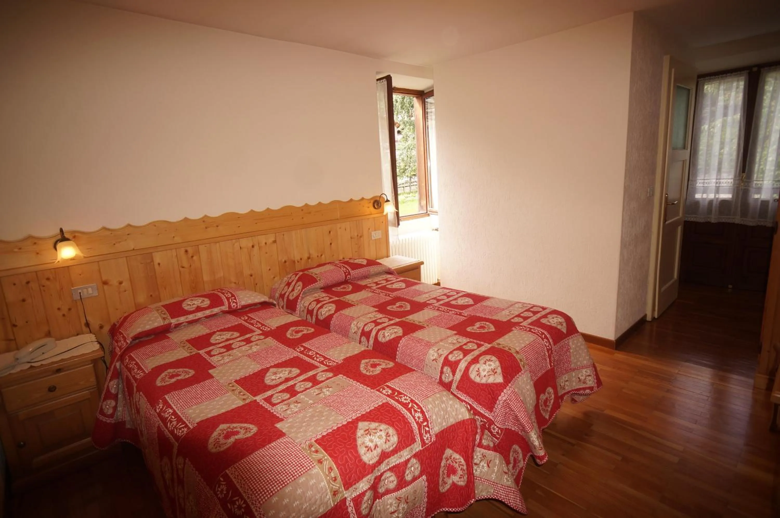 Photo of the whole room, Bed in Hotel Aiguille Noire