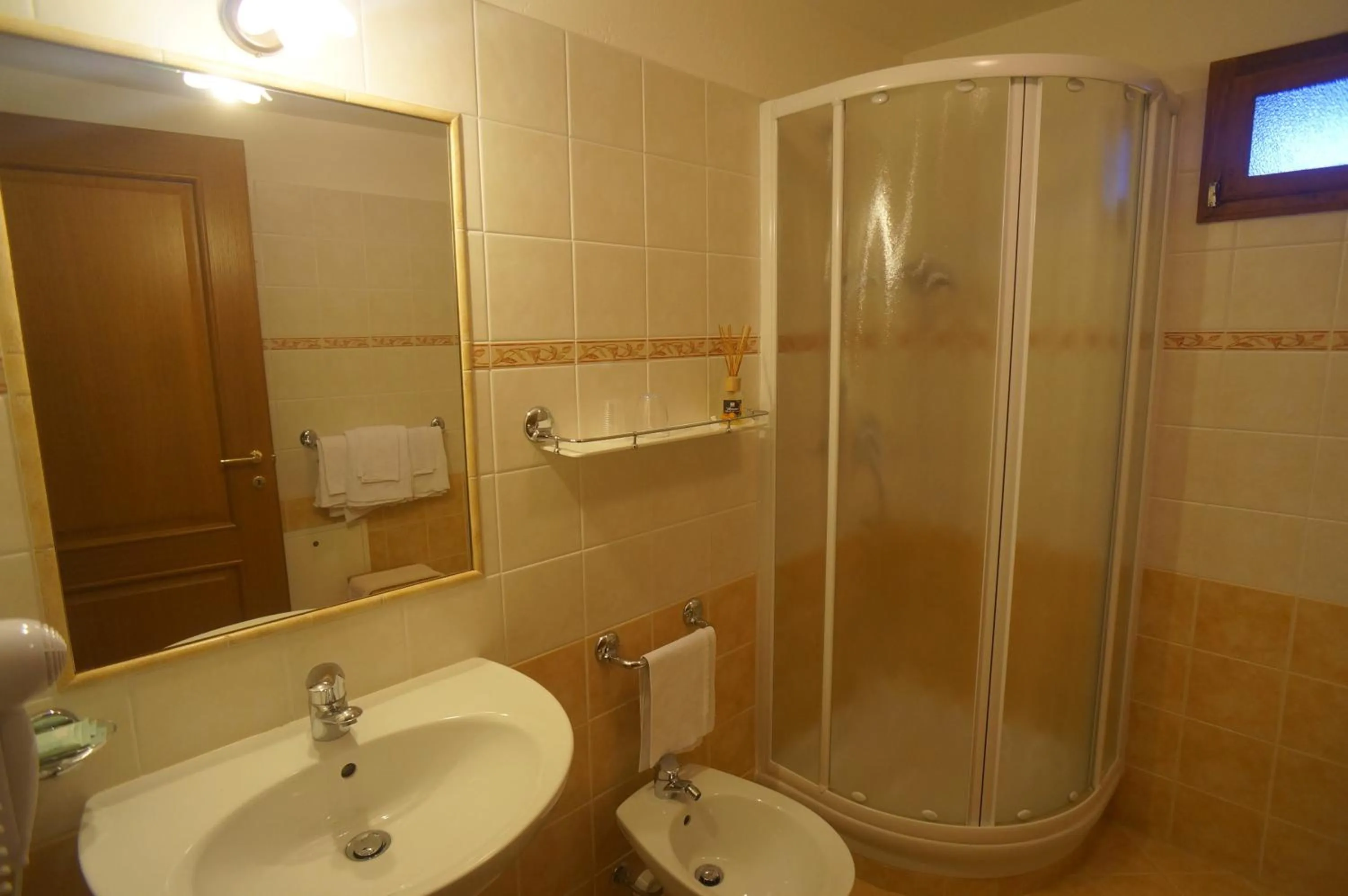 Shower in Hotel Aiguille Noire