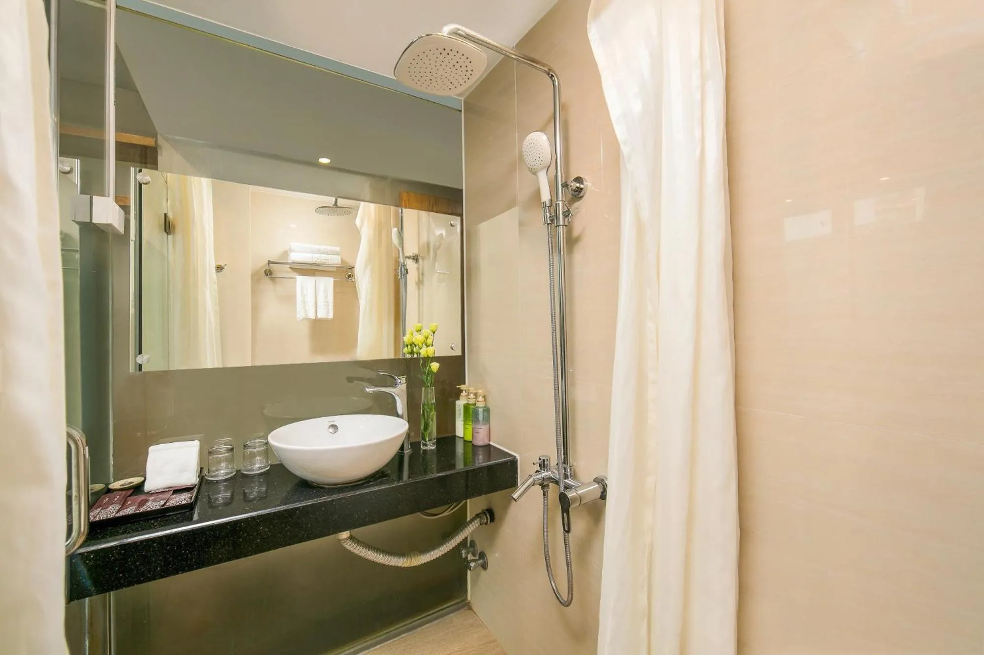 Shower in Parkside Sunline Hotel