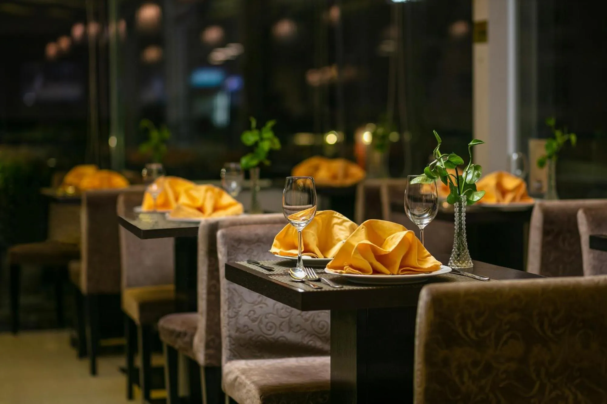 Restaurant/places to eat in Parkside Sunline Hotel