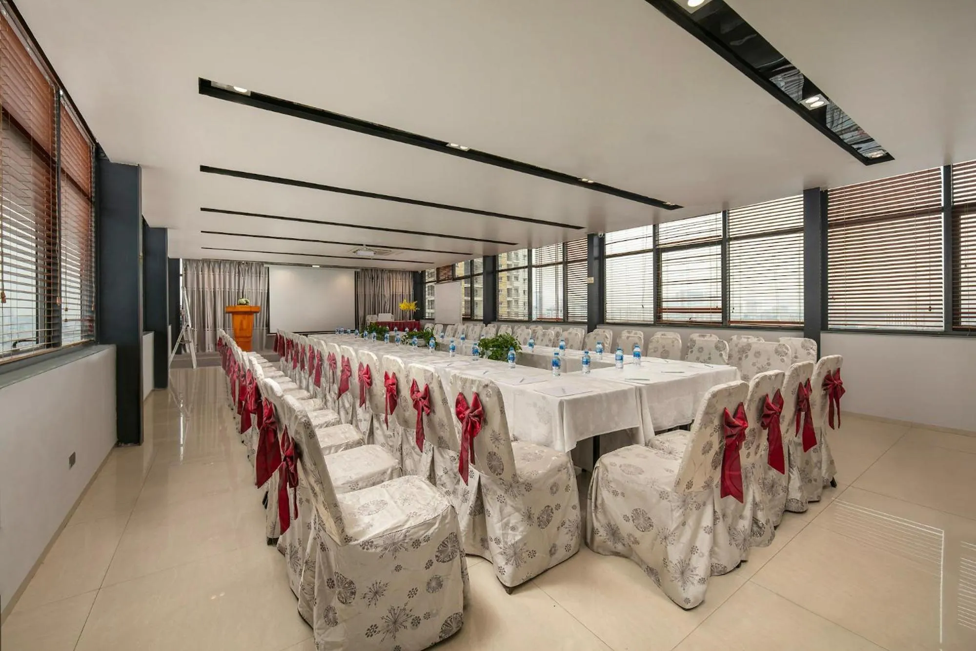 Meeting/conference room in Parkside Sunline Hotel