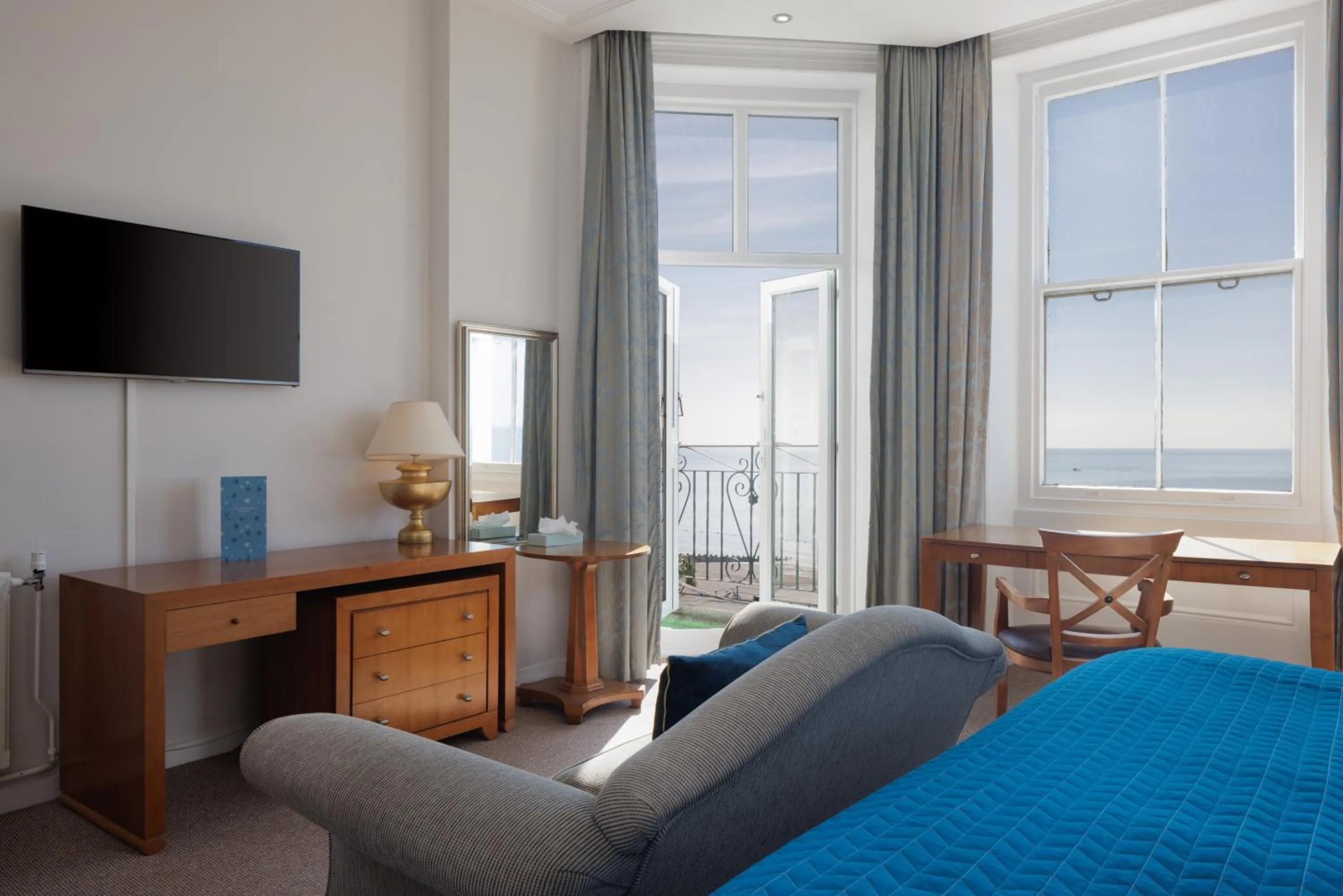 Sea view, Bed in The Cumberland Hotel