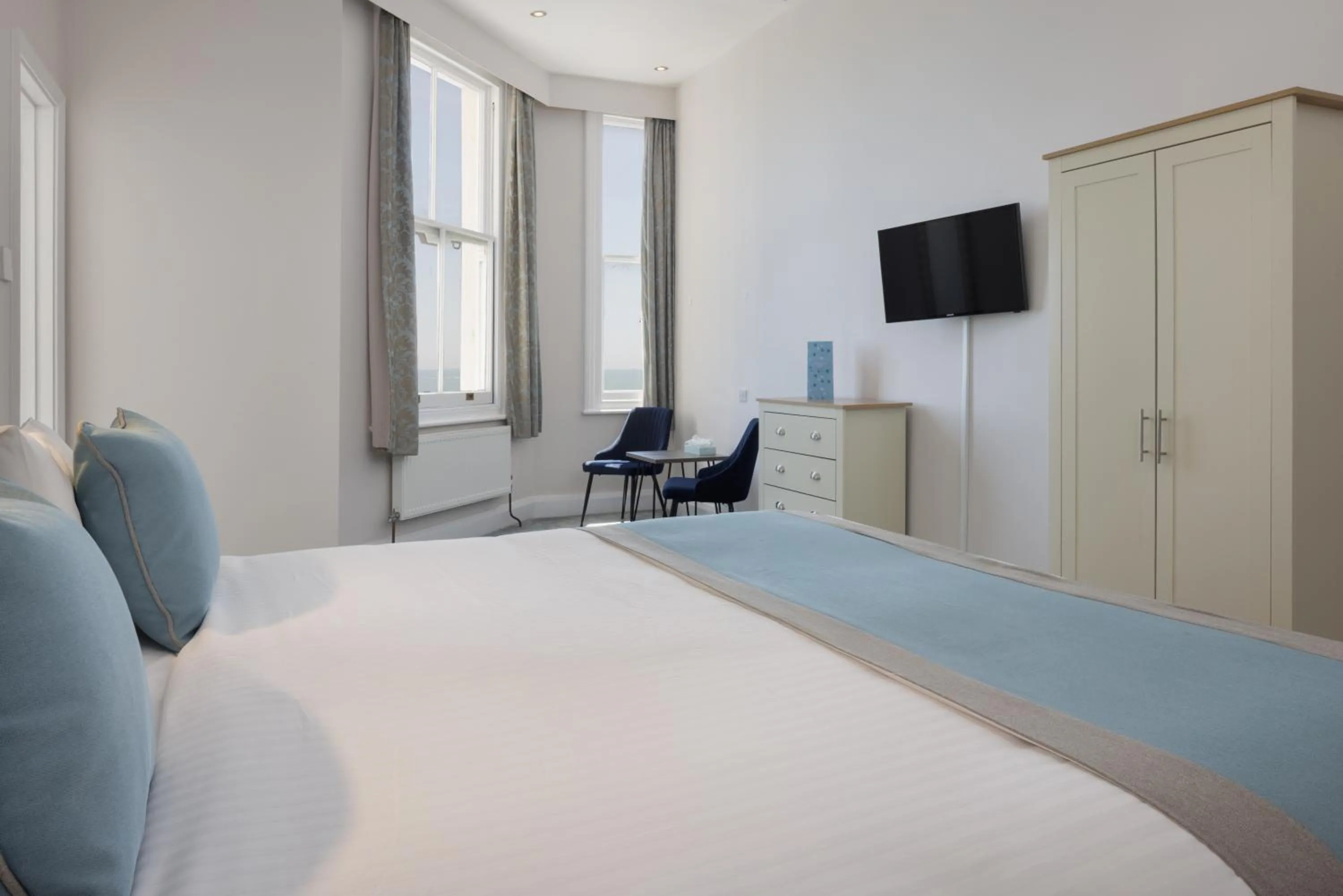 Bedroom, Bed in The Cumberland Hotel