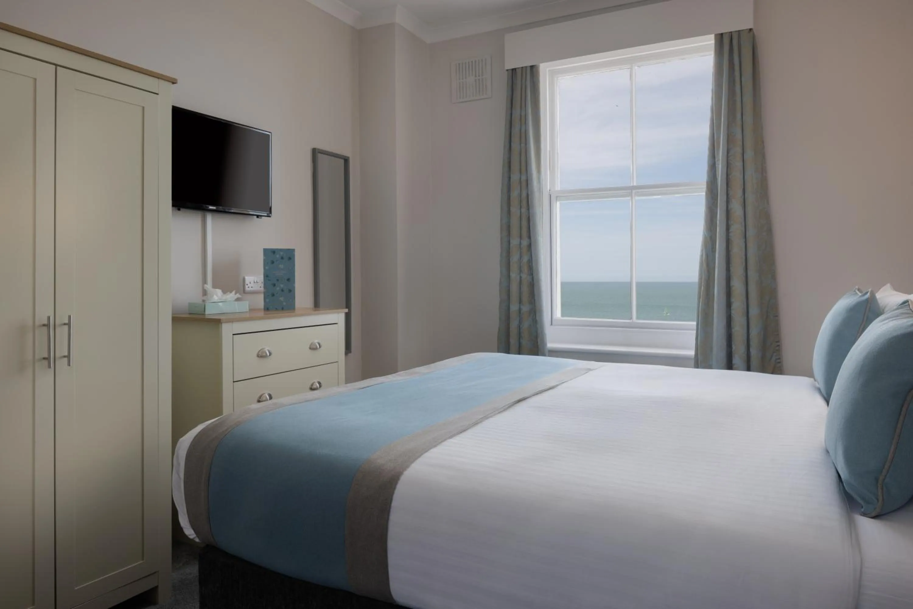 Natural landscape, Bed in The Cumberland Hotel