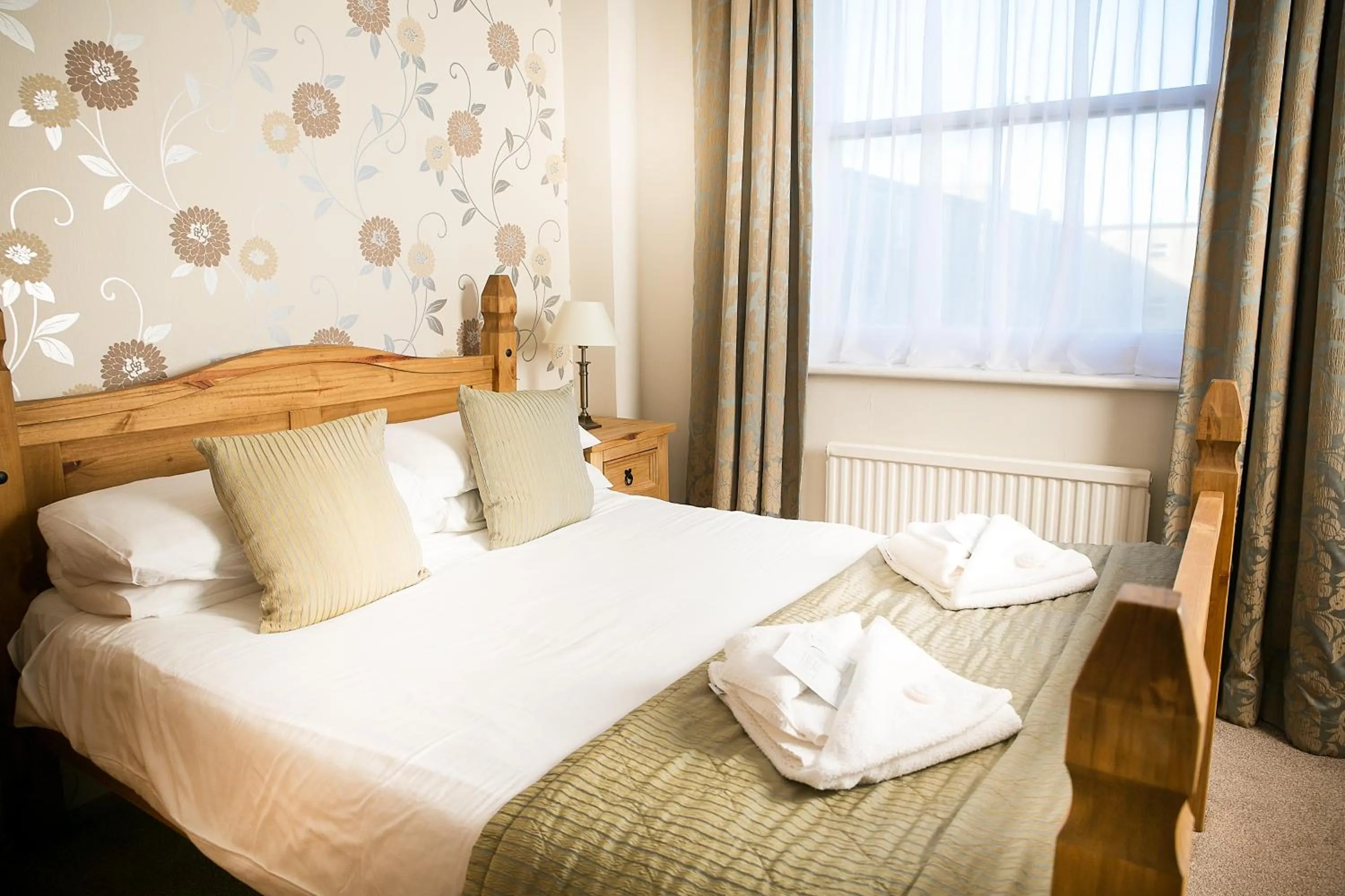 Bedroom, Bed in The Cumberland Hotel