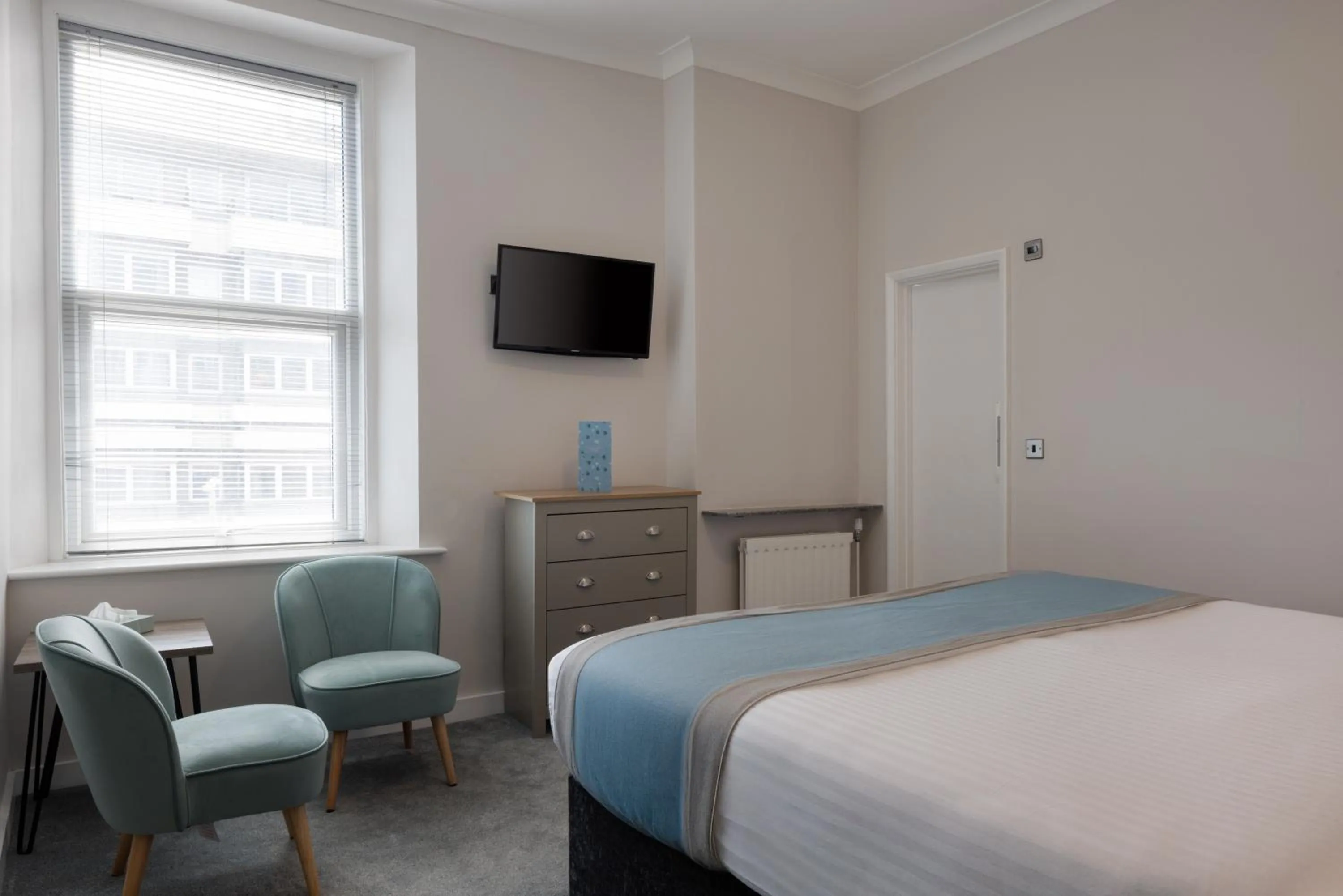 Bedroom, Bed in The Cumberland Hotel