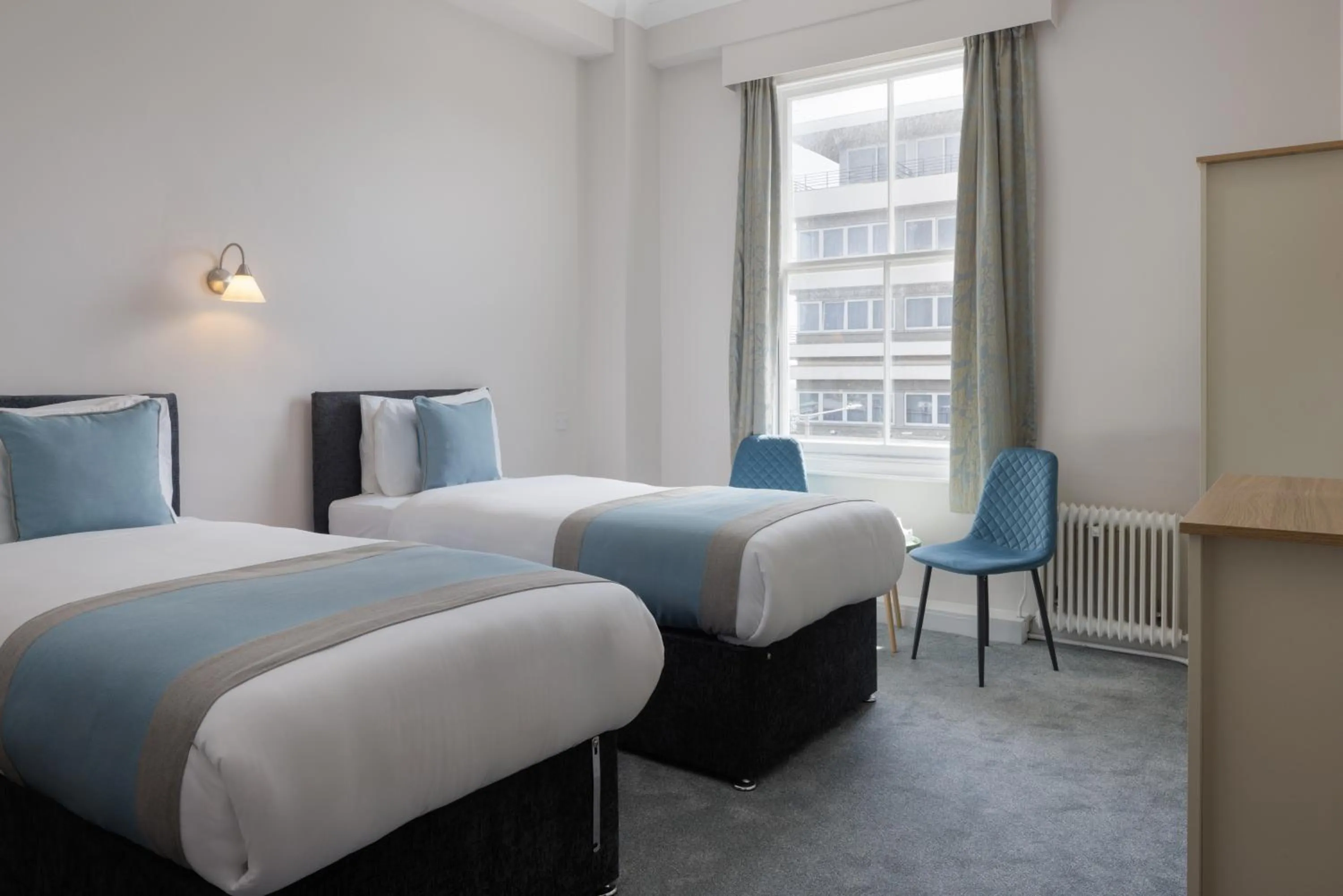 Bedroom, Bed in The Cumberland Hotel