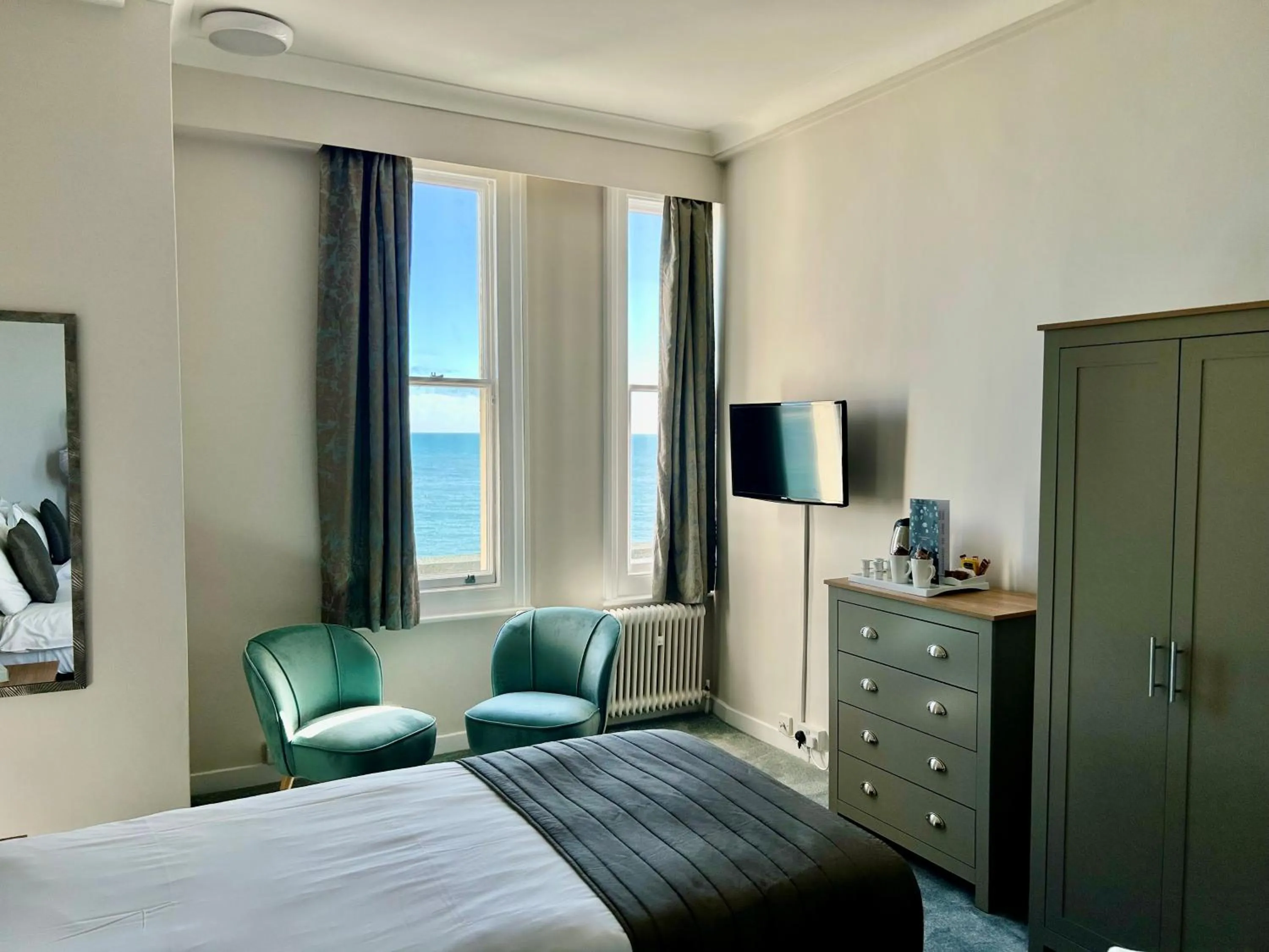 Bedroom, Bed in The Cumberland Hotel