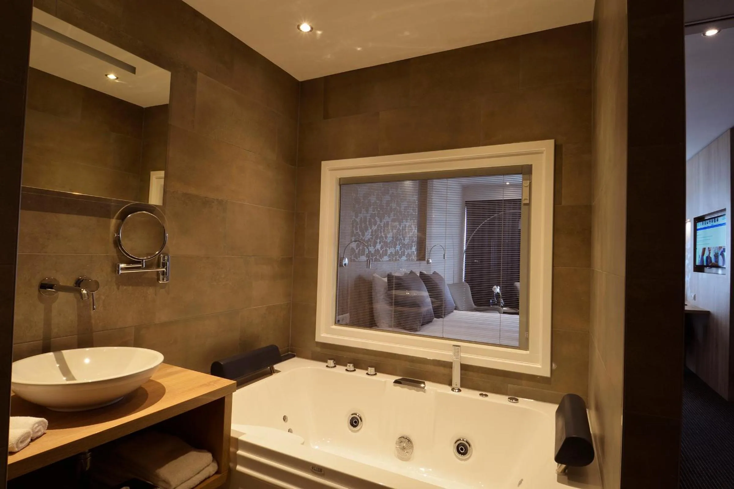 Bathroom in Hotel De Zoete Inval Haarlemmerliede