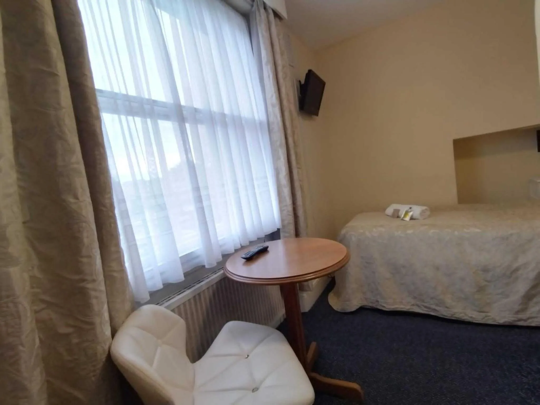 Bedroom, Bed in St Simeon