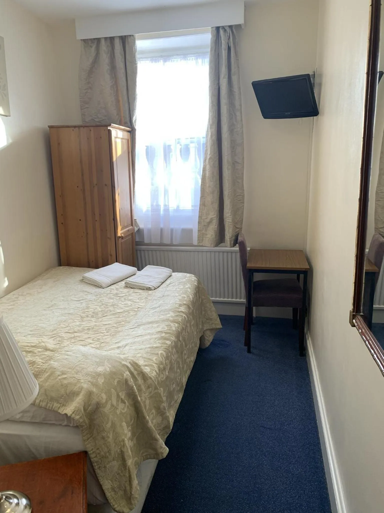 Bedroom, Bed in St Simeon