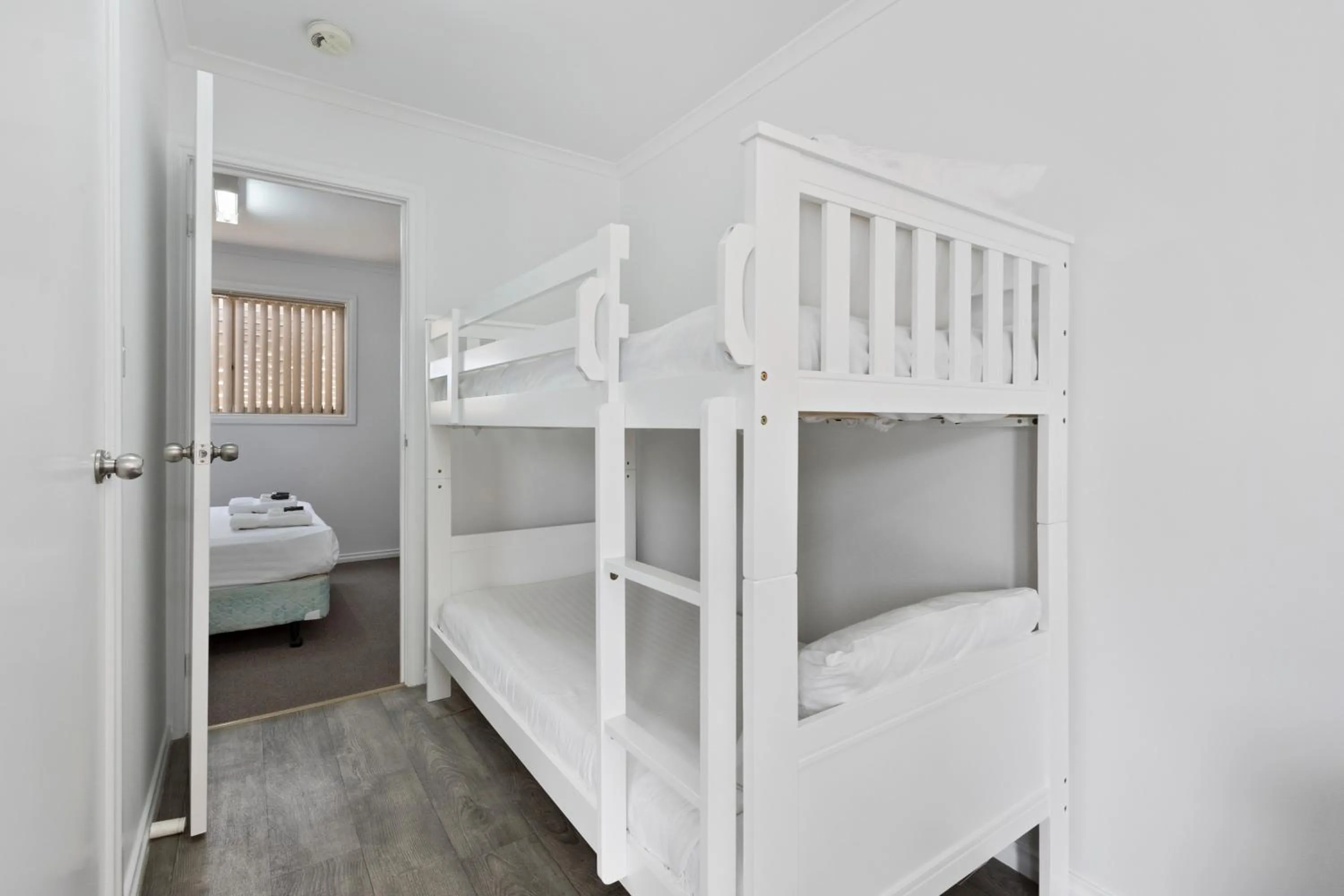 Bed in Costello Hotels - Moonta Bay Cabins