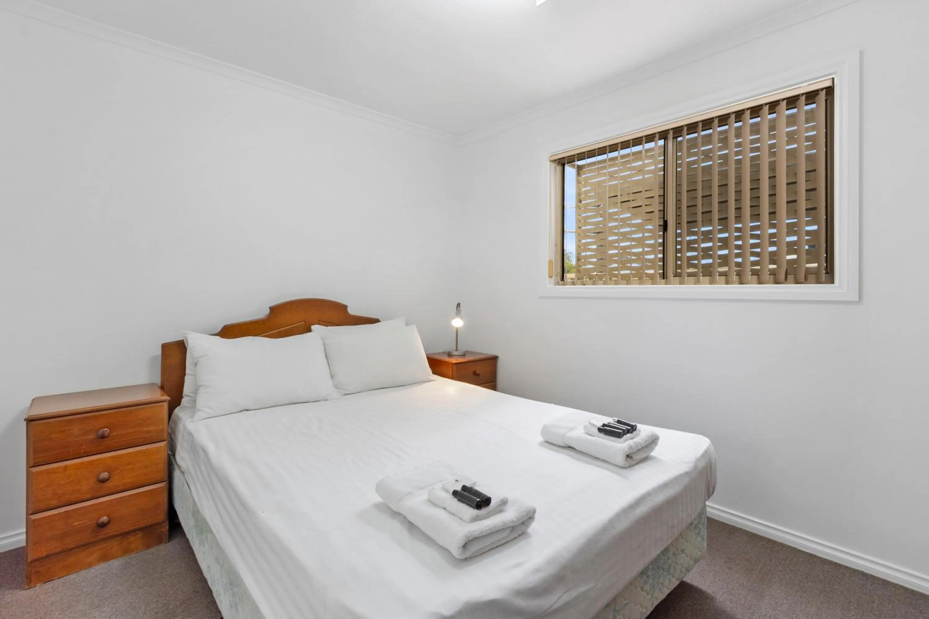 Bed in Costello Hotels - Moonta Bay Cabins