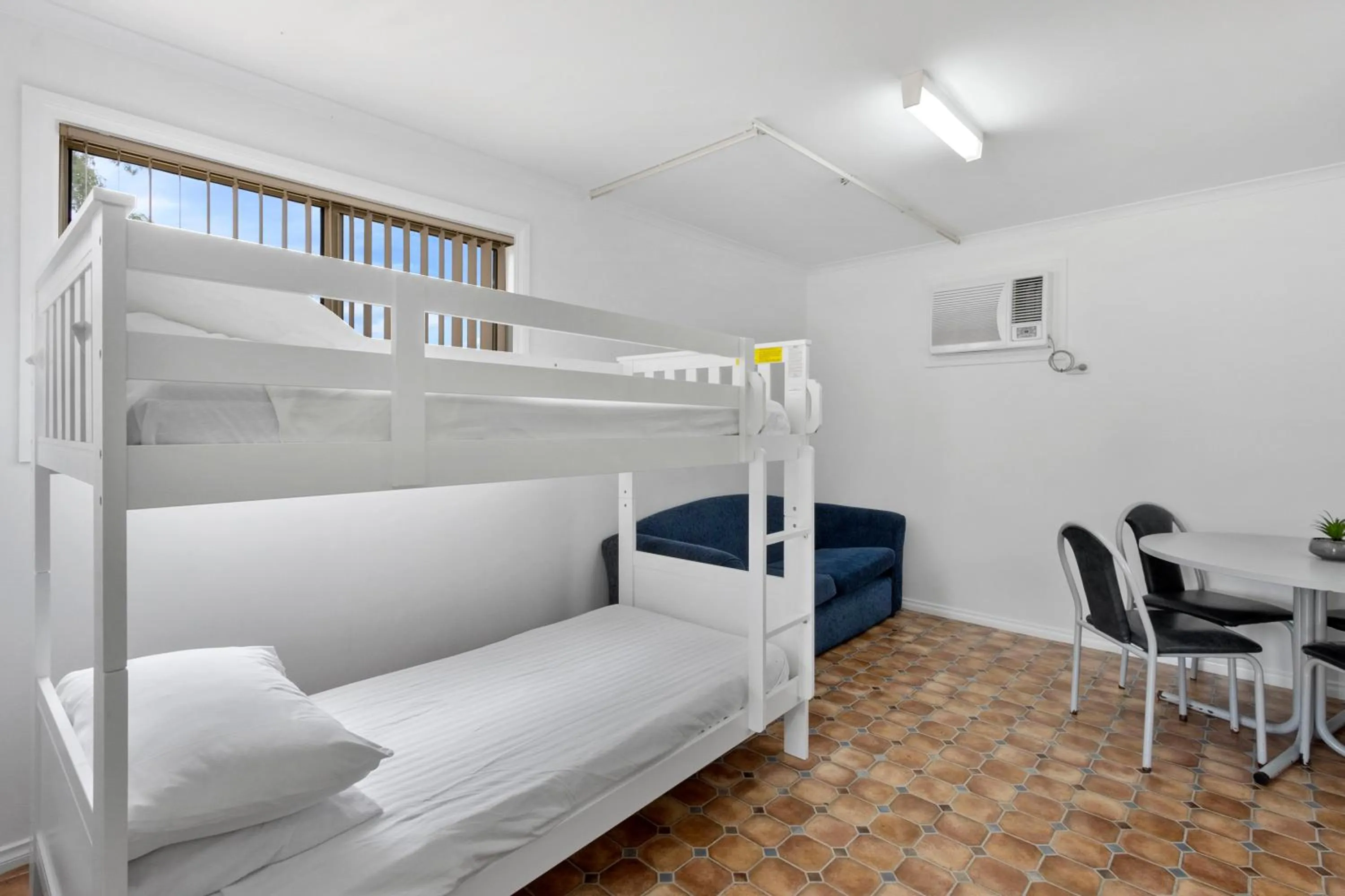Bed in Costello Hotels - Moonta Bay Cabins